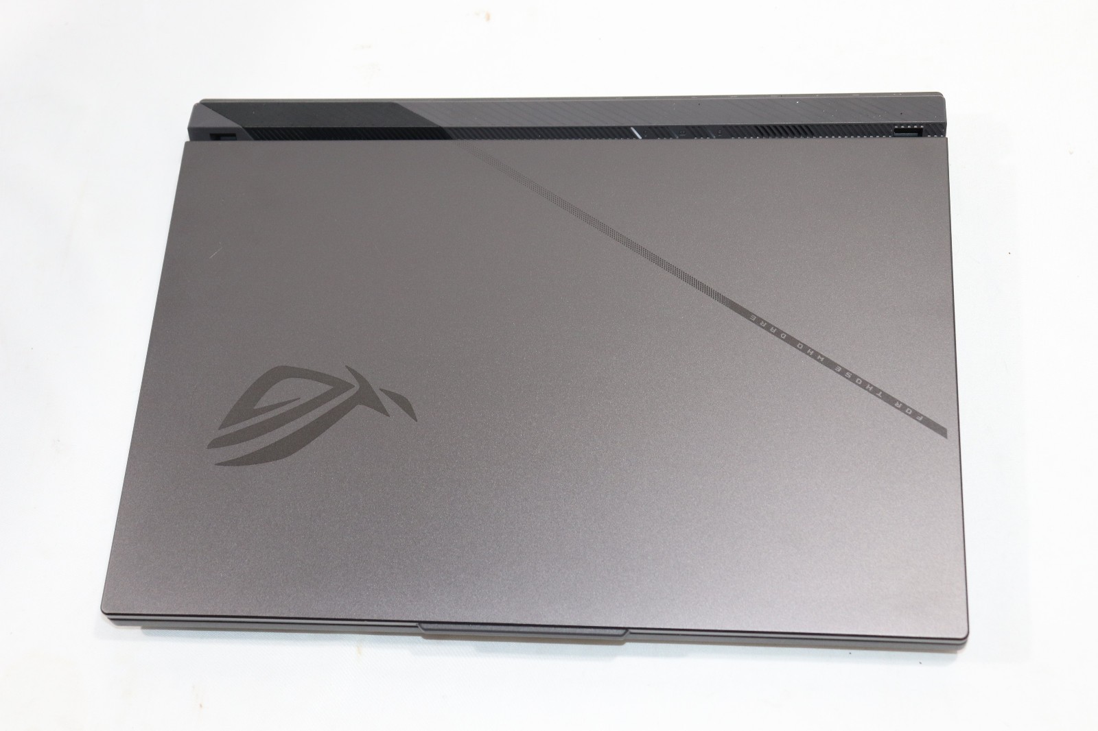 Asus ROG Strix G16 G614FM 16″ Ryzen 9 9955HX 2.5GHz 16GB 1TB GeForce RTX 5060