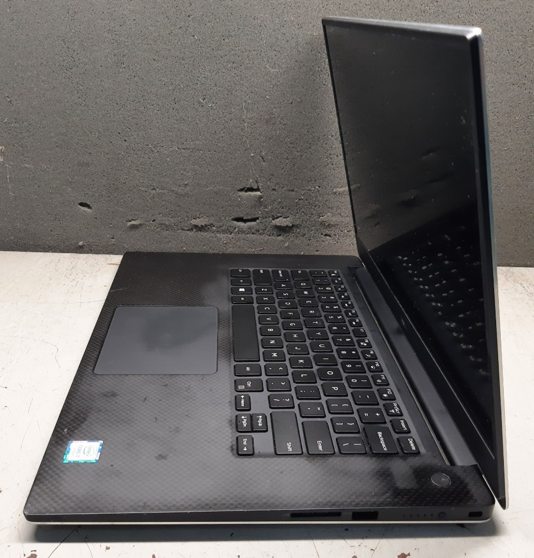 Dell Precision 5520 15.6″ i7-7820HQ 8GB RAM No SSD No OS
