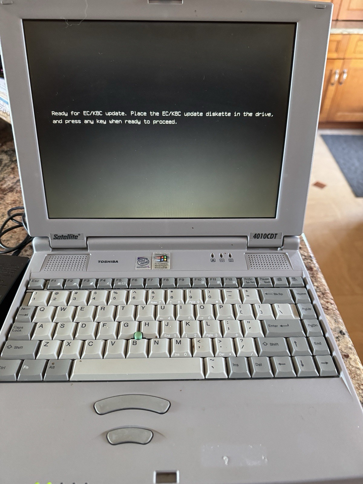 Vintage Toshiba Satellite 4010CDS / 4.0 Laptop w/ Charger – Read Description