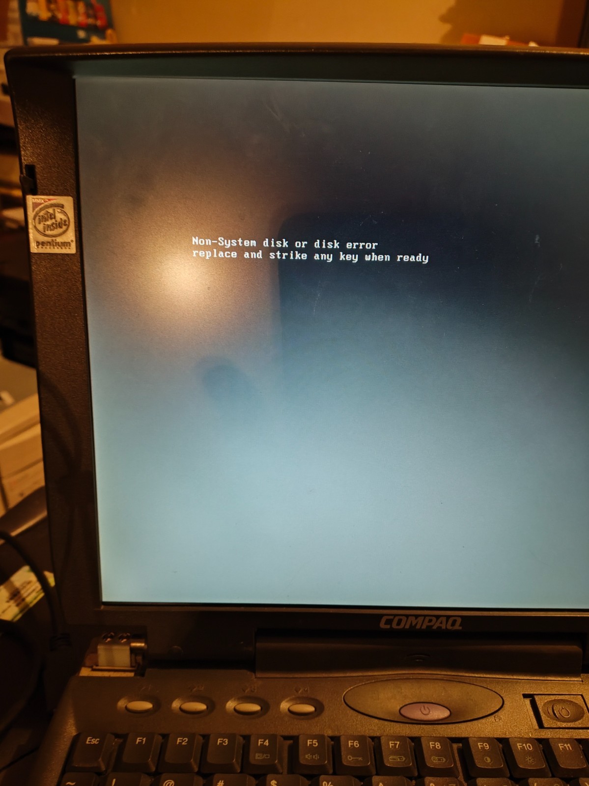 Compaq Armada 1598DMT Pentium MMX 266mhz/96mb Ram/No HDD/Power Tested