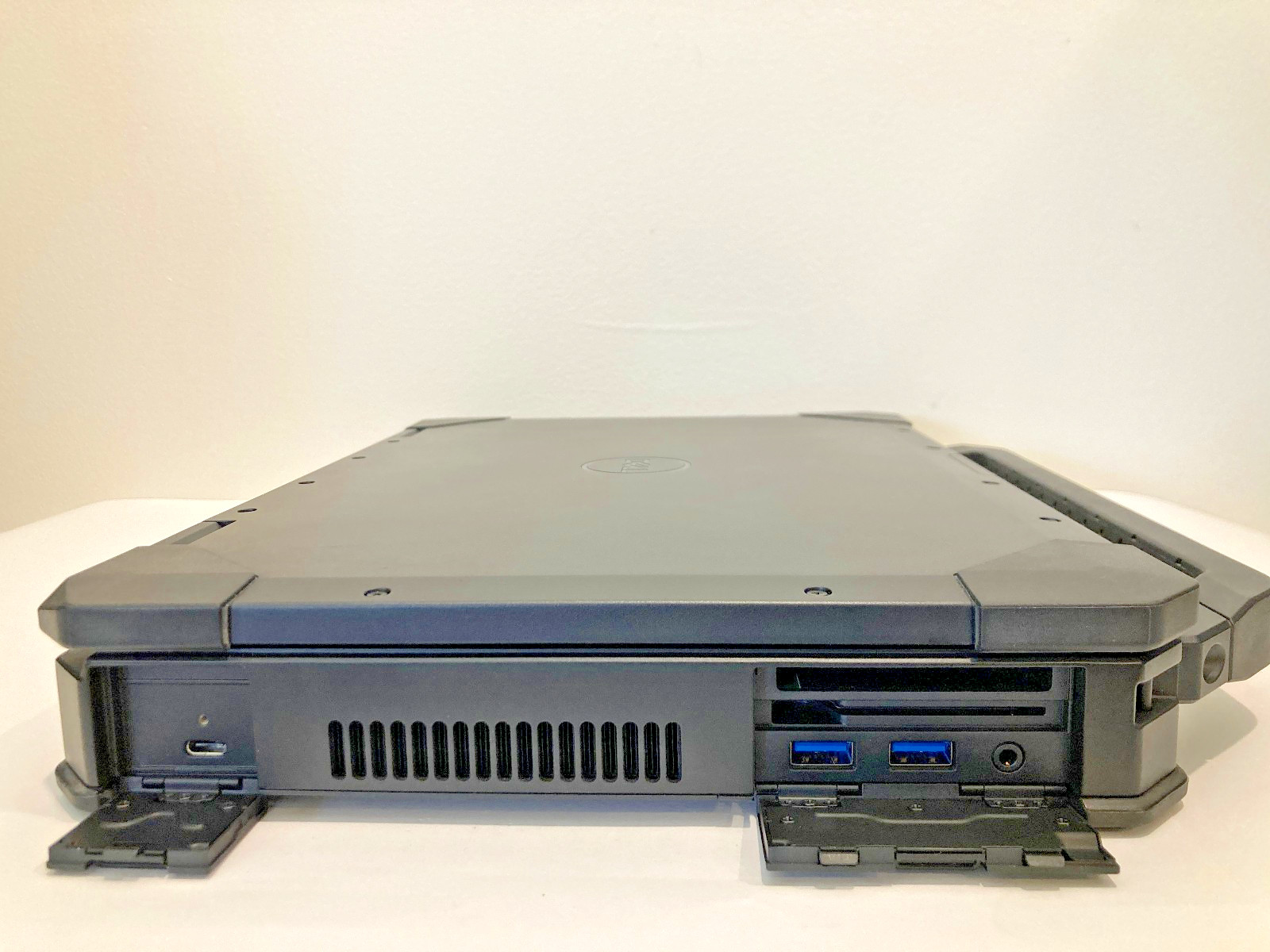 Dell Latitude 5424 Rugged i7-8650U 16GB DDR4 256GB NVMe Touch RADEON RX 540 W11P