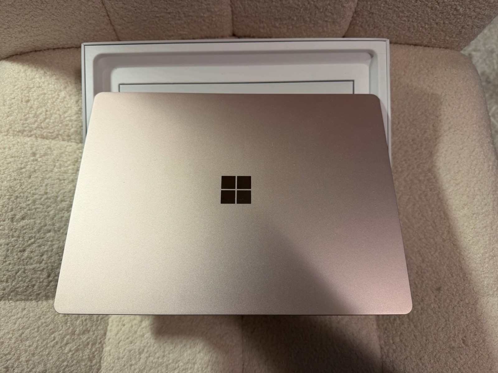 Microsoft Surface Laptop Go 12.4″ i5 8GB Windows- Sandstone