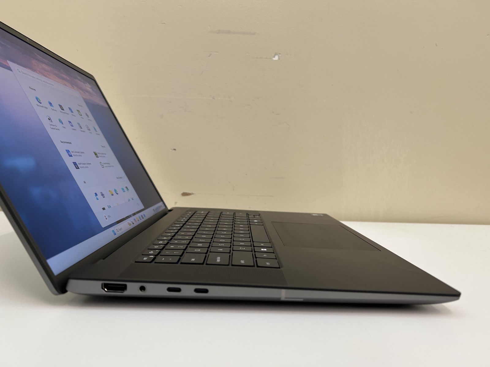LAPTOP Dell Precision 5690 FHD+ IPS 16″ Ultra 7 165H 1 TB NVMe 32GB RAM Win 11