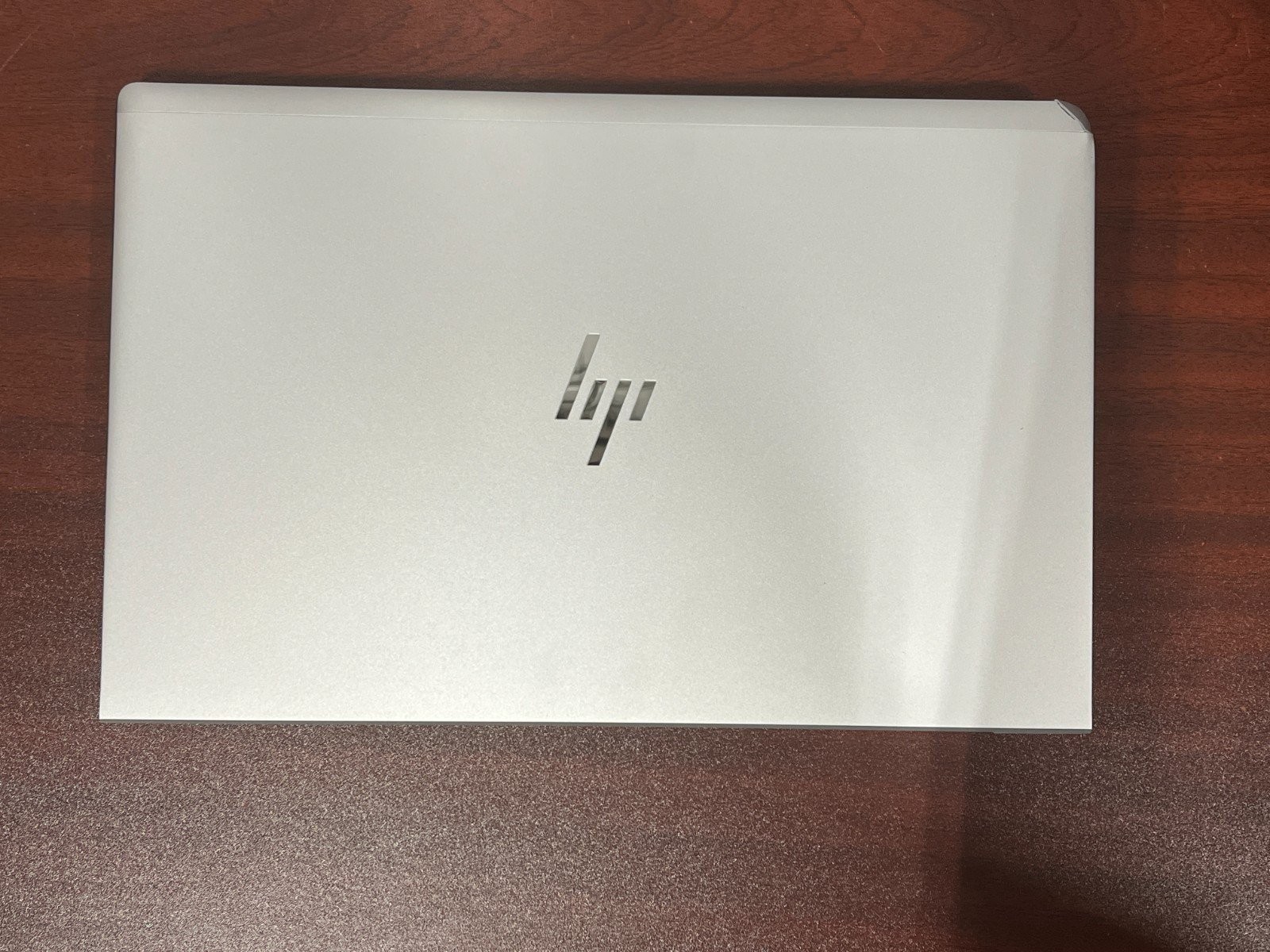 HP EliteBook 655 G10 Ryzen 5 8GB 256GB Wty 9/2/27 – Screen Crack/Bent (READ)