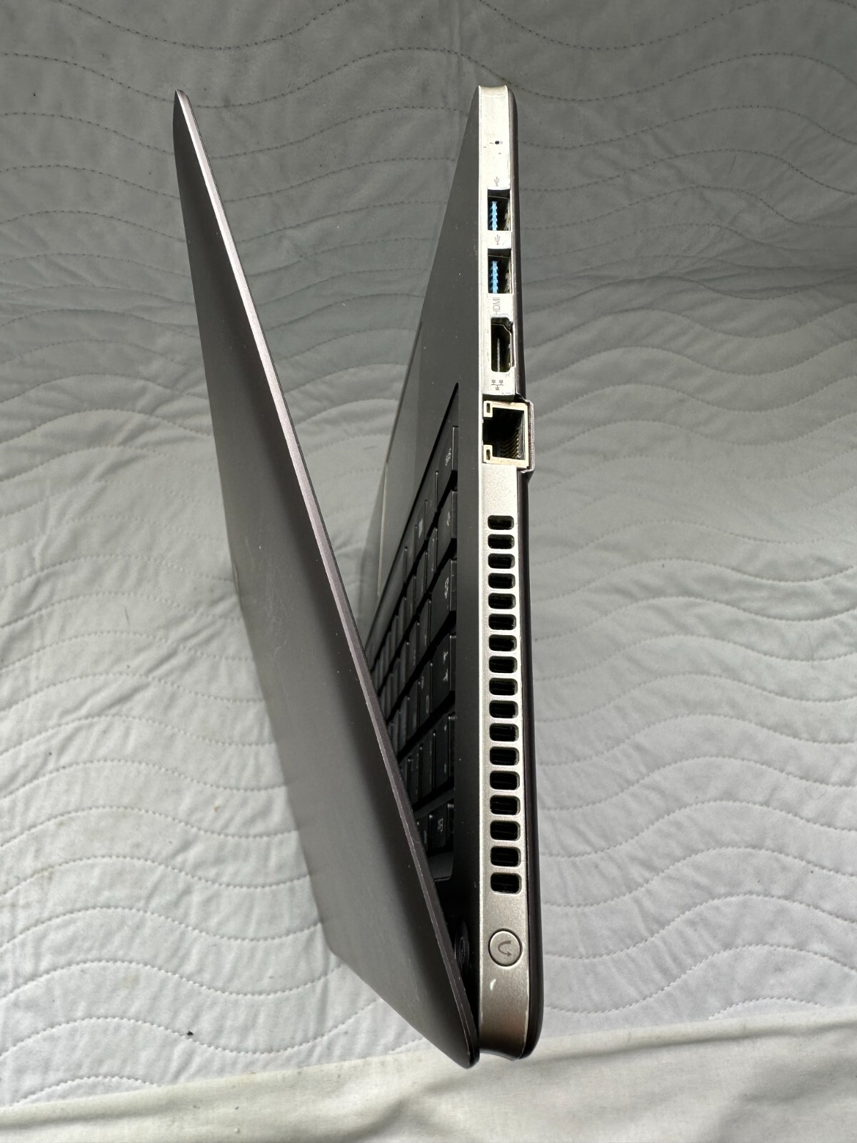 Lenovo Ideapad U310 – Core i3 – 500GB HDD – Windows 10 – Notebook / Laptop
