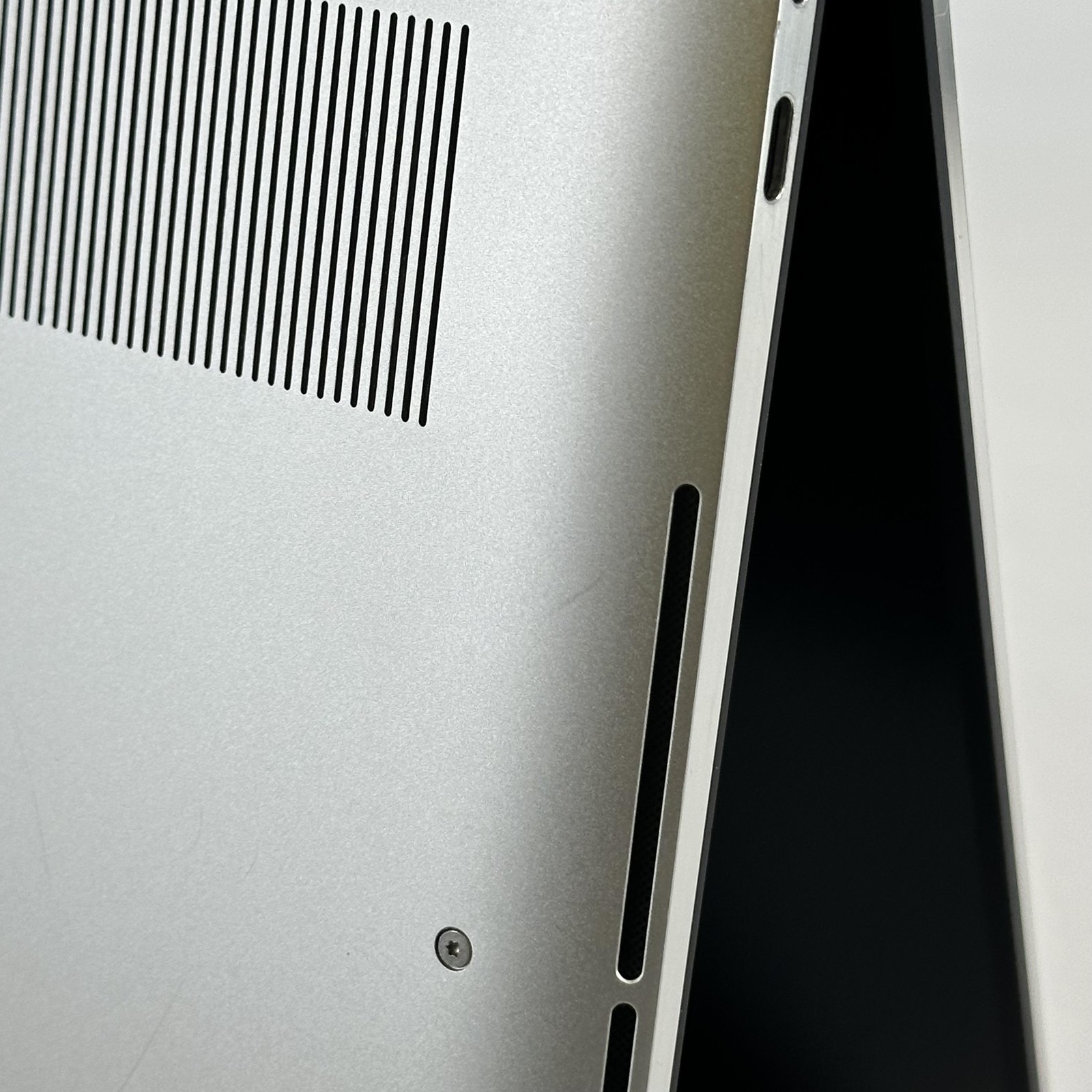 Dell XPS 15 9520 Silver FHD+ 2.3 GHz i7-12700H 32GB 1TB SSD RTX 3050 Good
