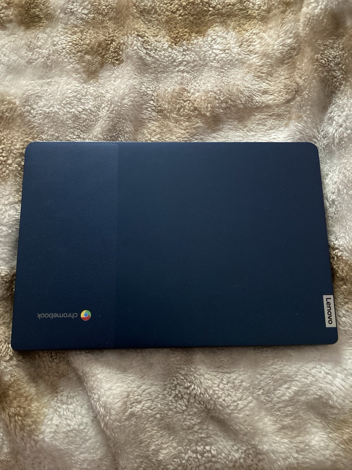 Lenovo IdeaPad Slim 3 Chromebook 14″ Full HD Touchscreen Laptop WITH CHARGER