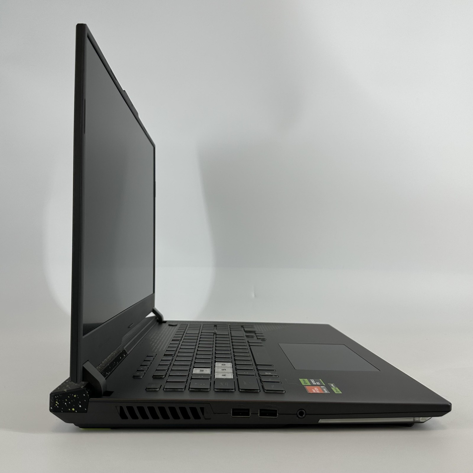 Asus ROG Strix G17 G713 17.3 FHD 2.4 GHz Ryzen 9 7940HX 16GB 1TB SSD RTX 4050