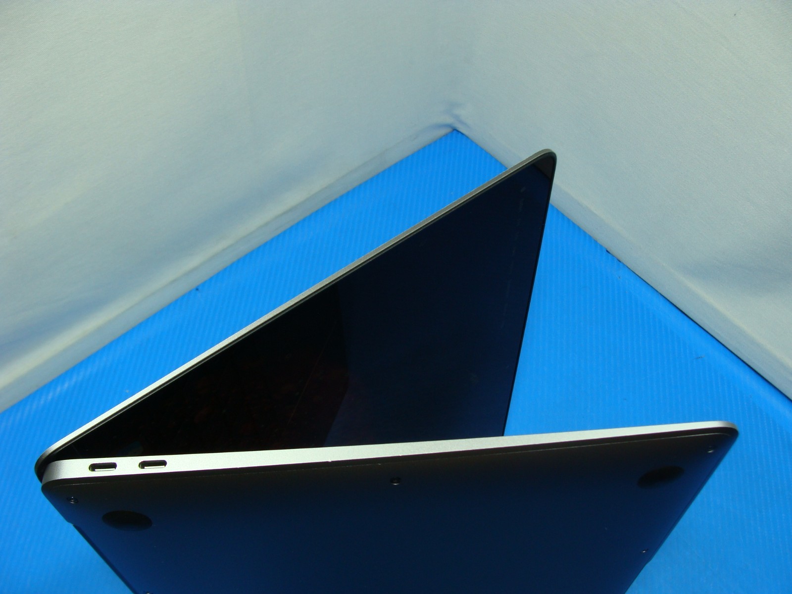 Apple MacBook Air 13.3″ A2179 2020 i5-1030NG7 1.1GHz 16GB 256GB Sequoia MVH2LL/A
