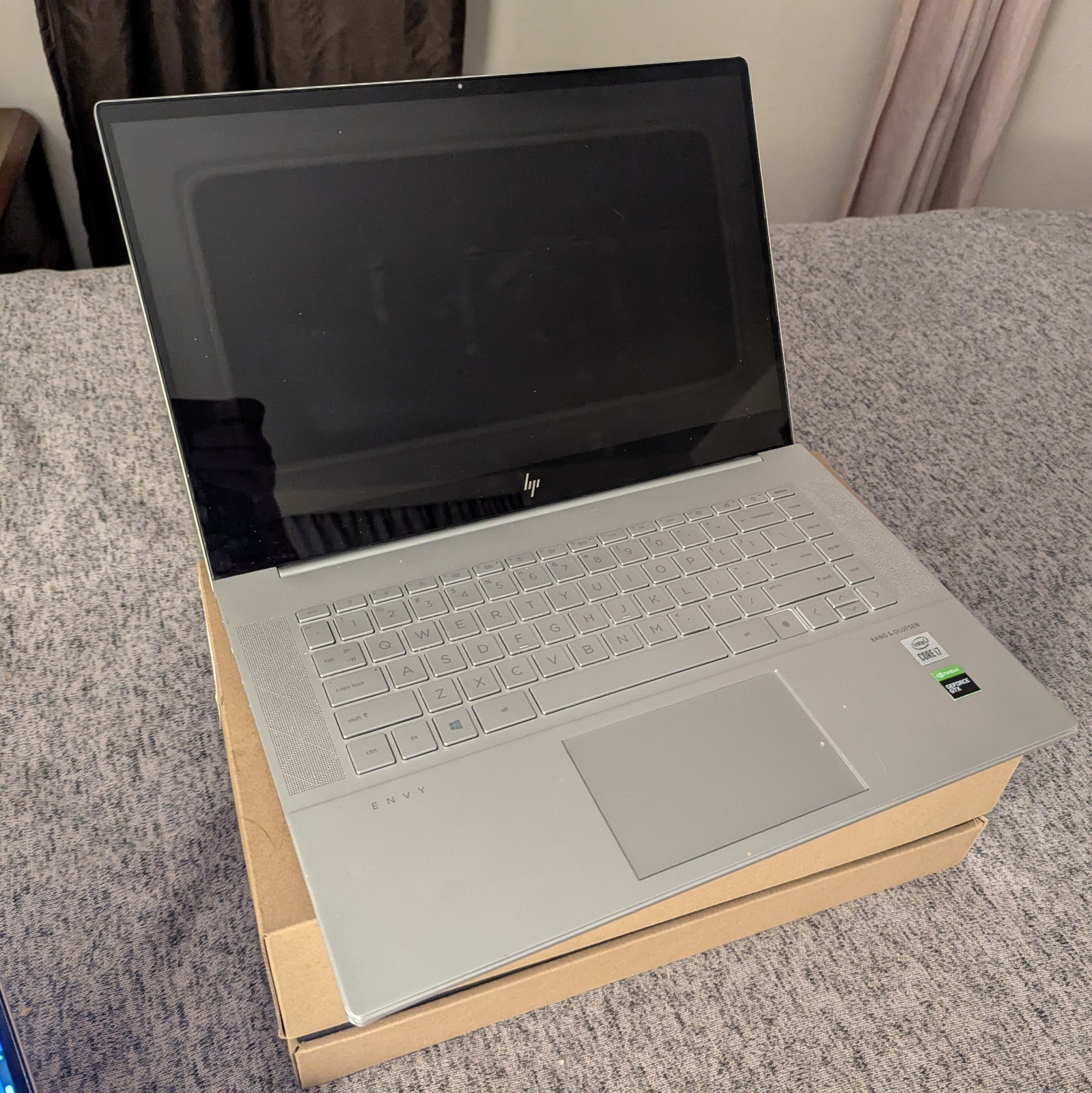 HP ENVY 15-ep0025cl 15.6″ i7-10750H GTX 1660Ti 16GB RAM 512GB SSD W11 (Read)