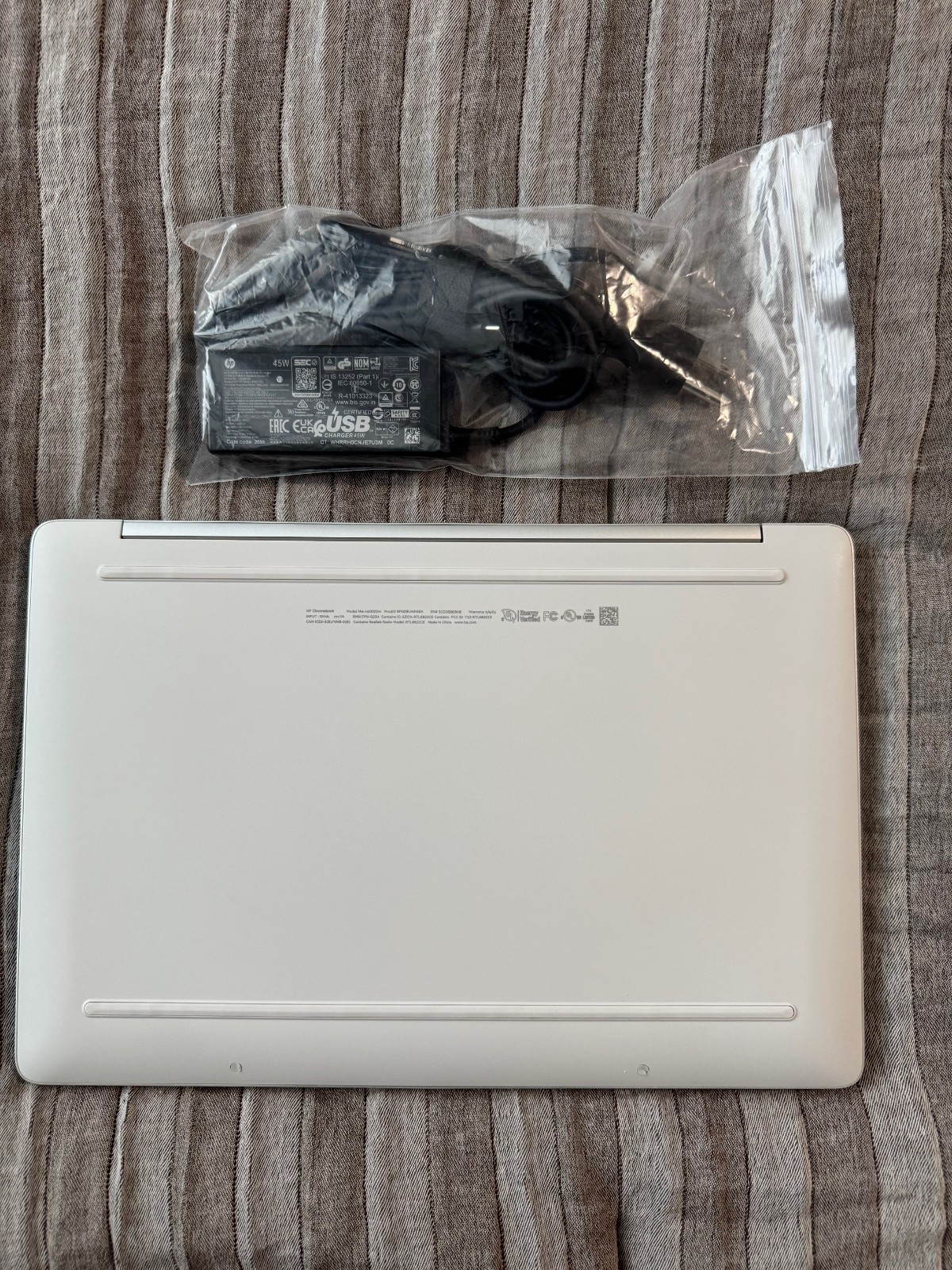HP 14a-na0020nr 14 inch (32GB, Intel Celeron, 1.10GHz, 4GB) Chromebook – White –
