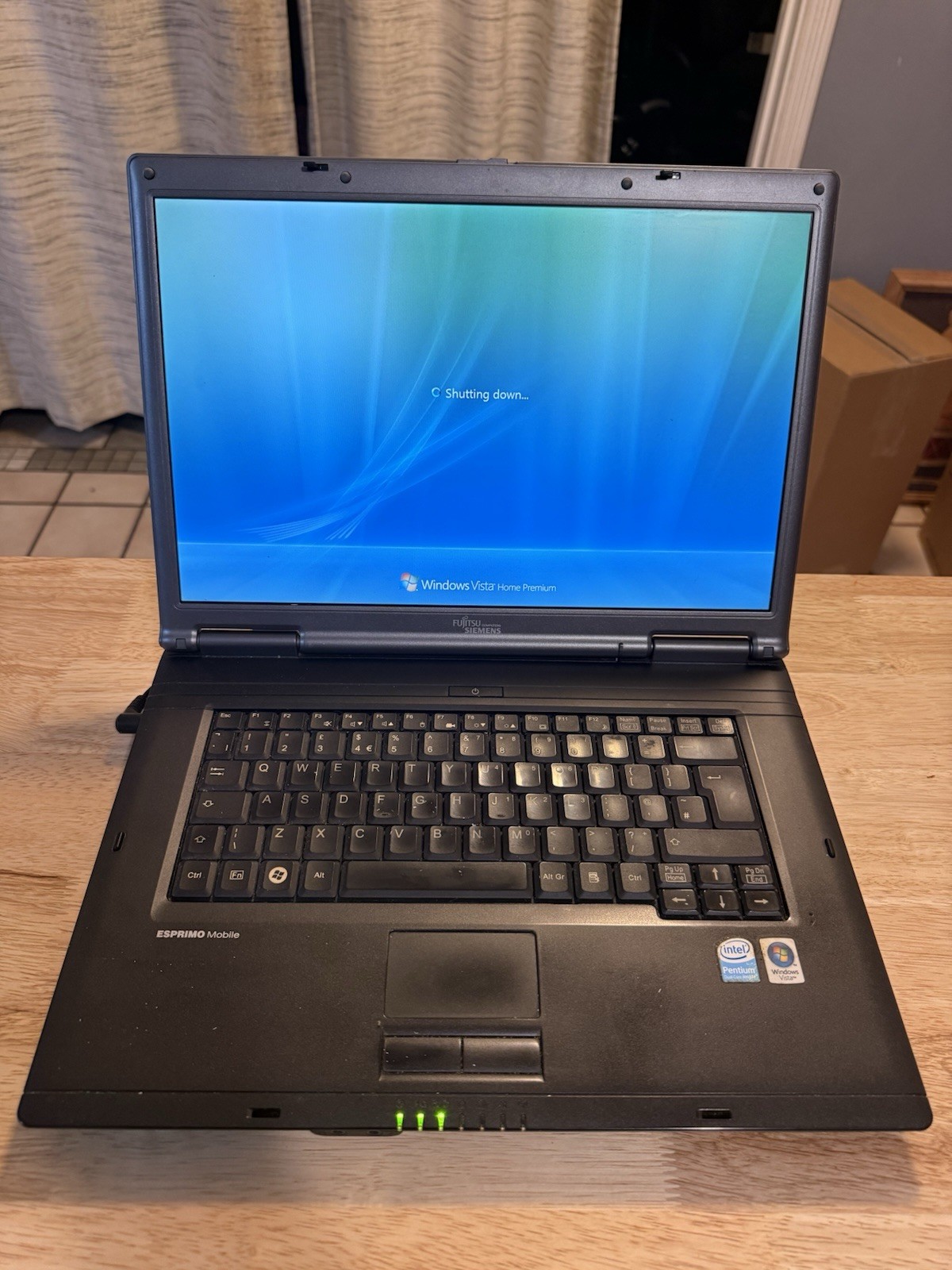 Fujitsu Siemens Esprimo Mobile V5535 Laptop T2370 Windows XP 2GB Needs Reset