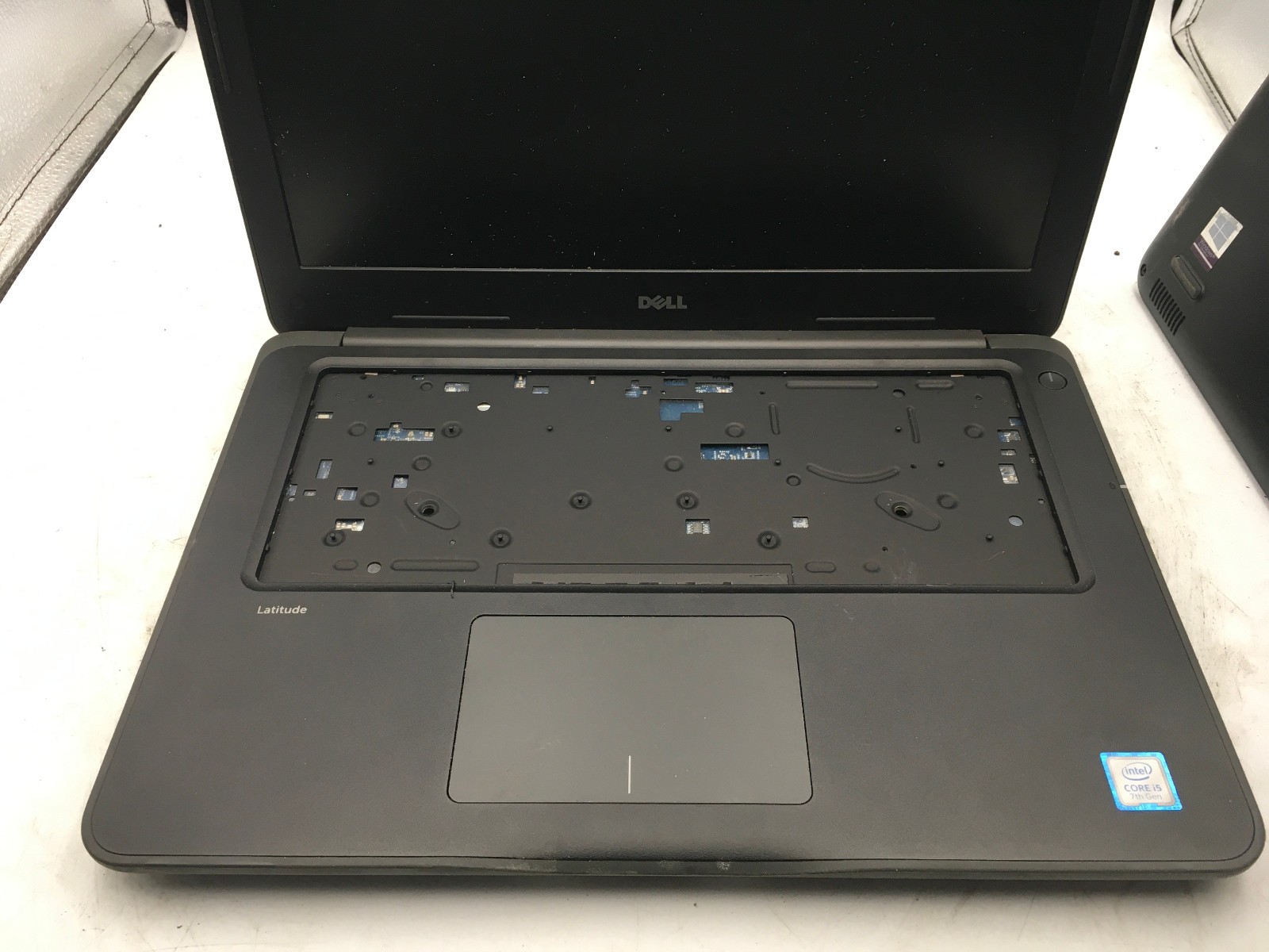 DELL LATITUDE 3380 – FOR PARTS – INTEL I5 7TH GEN – NO RAM -READ DESCRIPTION- BB