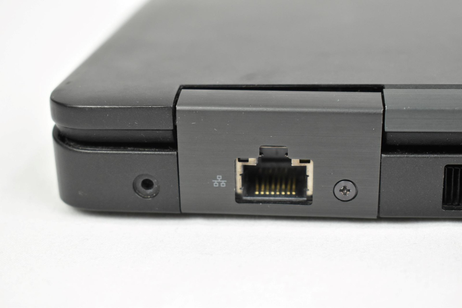 Dell Latitude 5590 Laptop i5-7300U 2.6GHz 8GB 256GB SSD No OS 15.6″ *See Detail