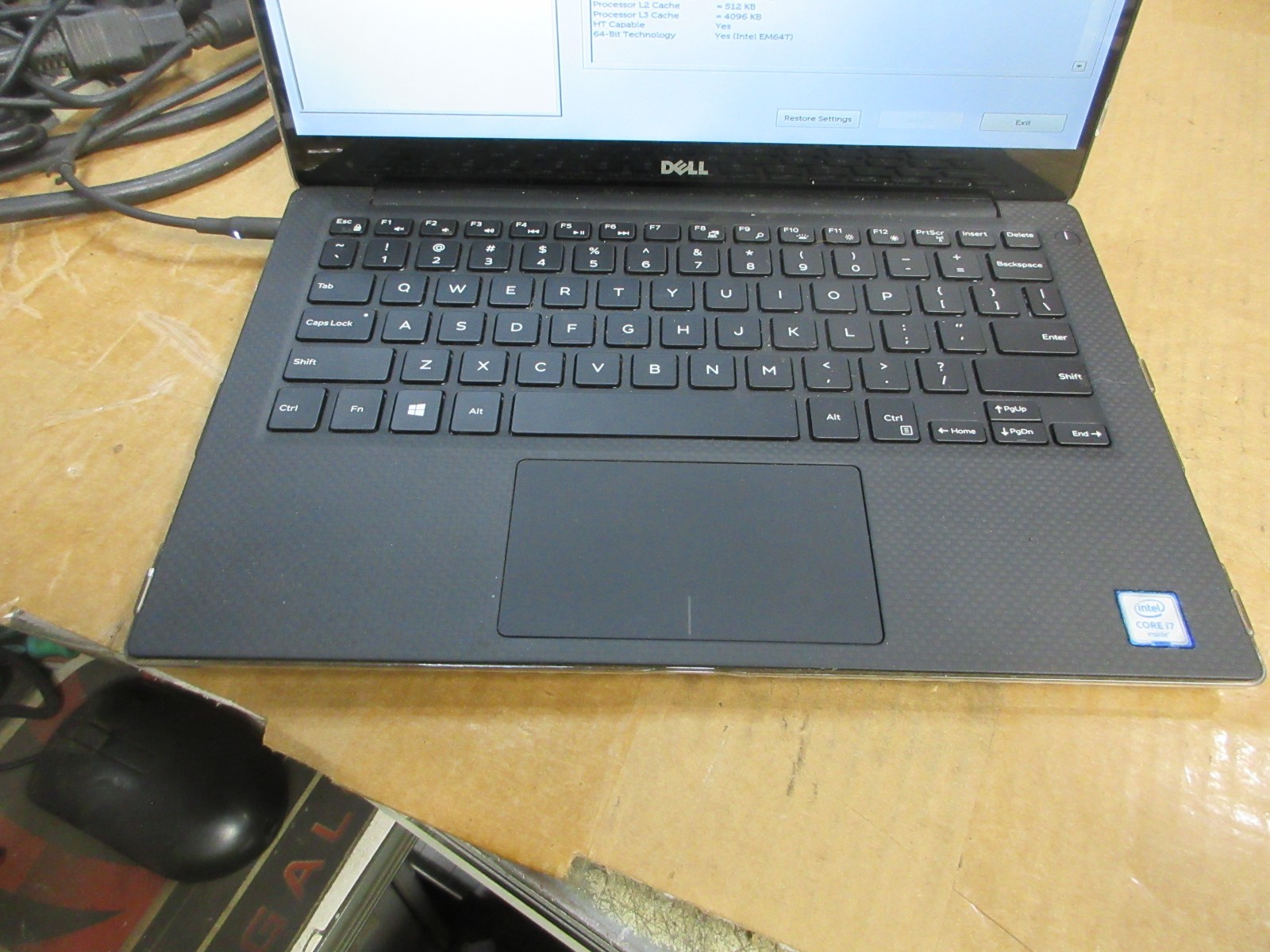 Dell XPS 13 9350 13.3″QHD+ 3200 X 1800 2.5GHz i7-6500U 8GB RAM 256GB SSD No O/S