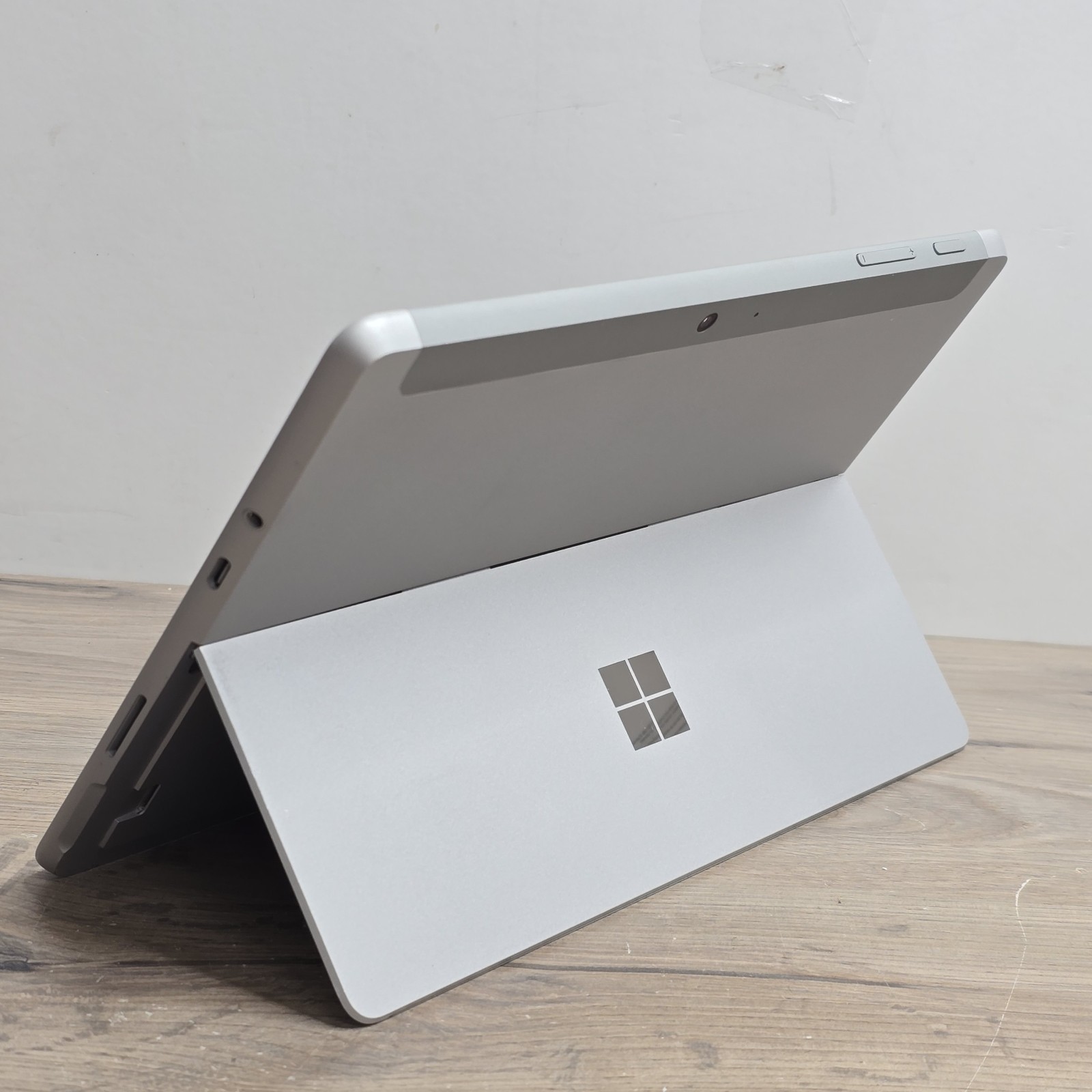 Microsoft 1901 Surface Go 2 10.5″ Netbook/Laptop Intel Pentium Win10 64GB eMMC