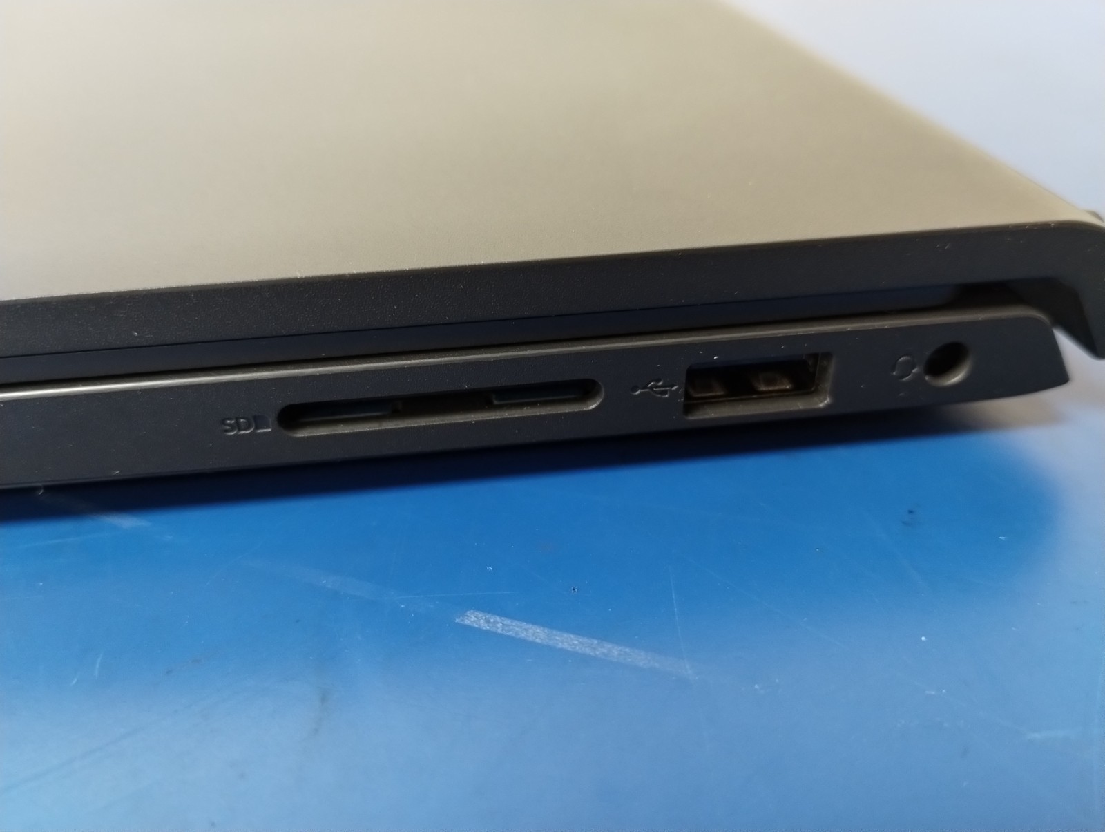 DELL 15 DC15255 HV1N4, AMD Ryzen 5 7530U, 2.00 GHz, 8 GB RAM, 1 TB NVMe SSD