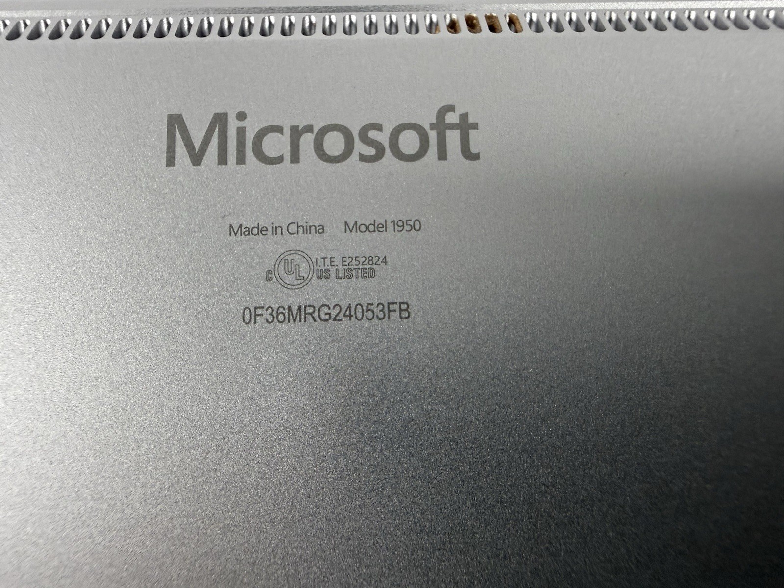 Microsoft Surface Laptop 5 13.5” 1950 Intel Core i7-1265U 16GB RAM 512GB NVME