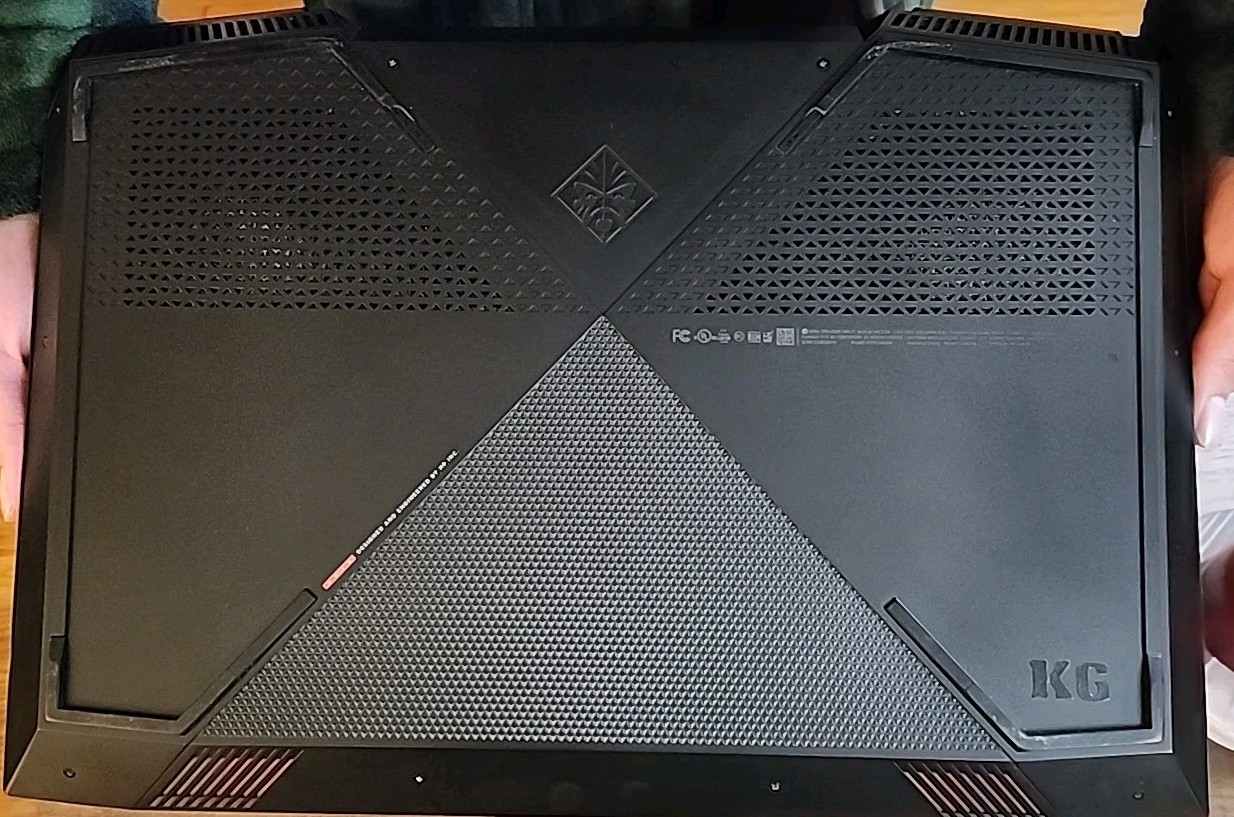Omen 17 Gaming Laptop Model 17-an012dx (READ DESCRIPTION FOR MORE DETAILS)