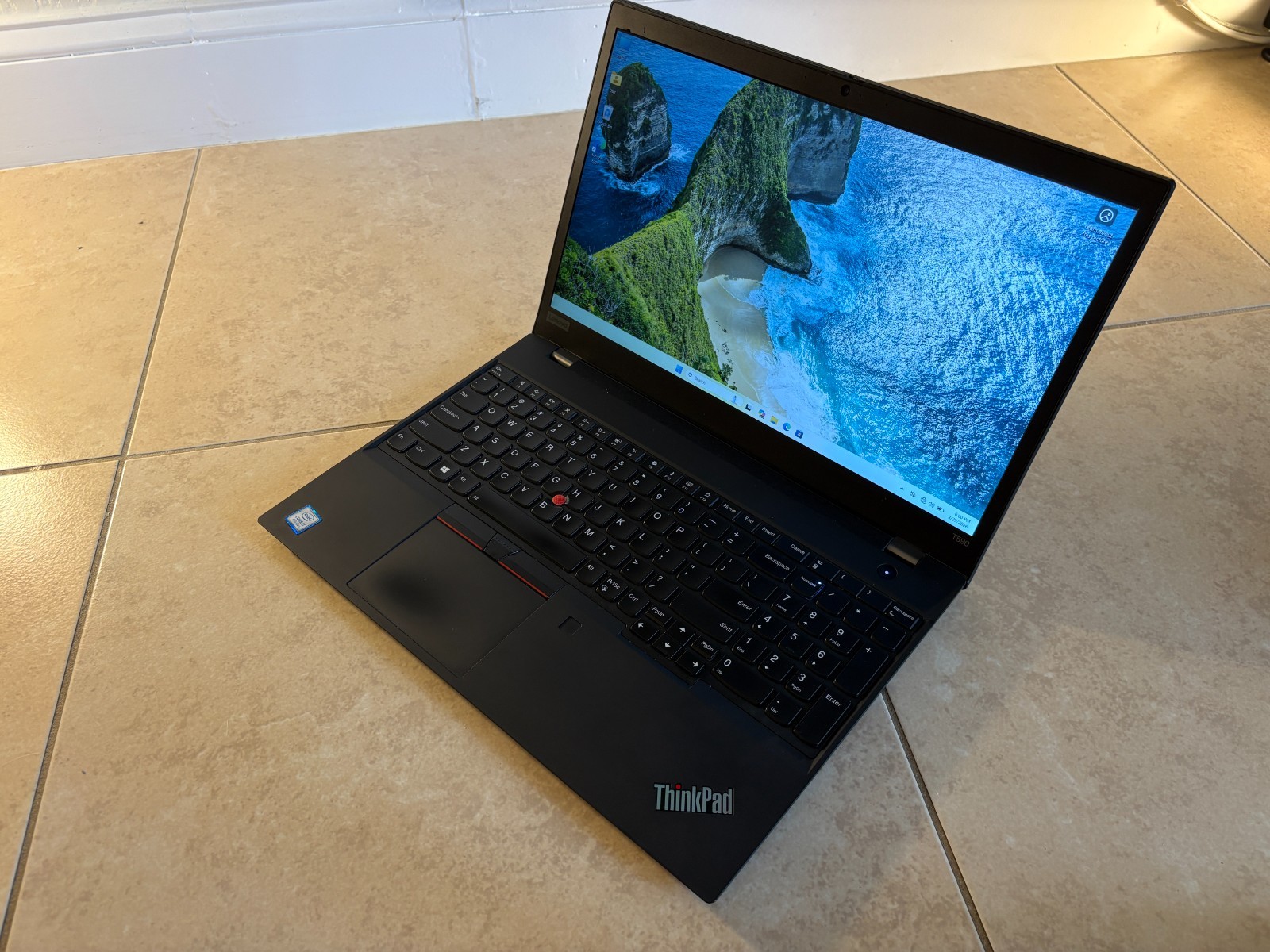 Lenovo ThinkPad T590 i7-8565U 16GB RAM 512GB SSD Windows 11 Pro 15.6″ Laptop