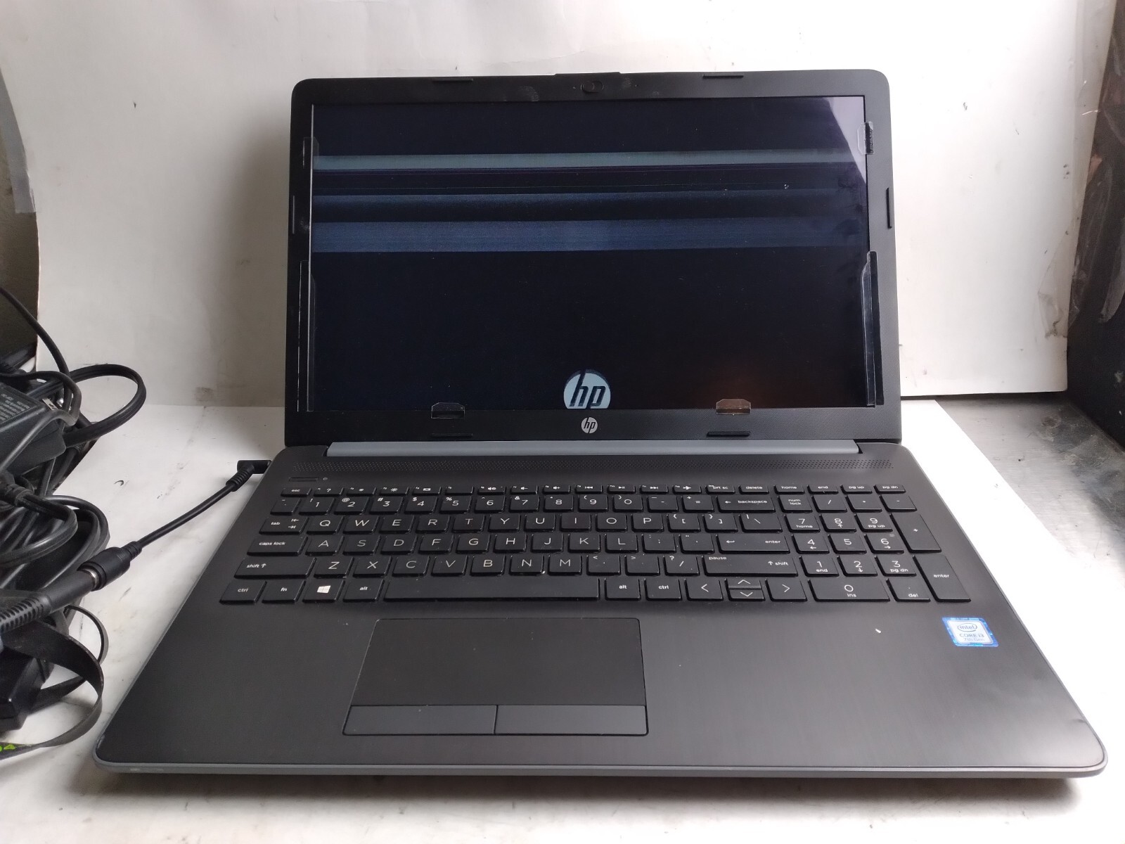 HP Notebook 15 w/i3-7100U, 8GB RAM, 15.6″ Laptop for Parts/Repair