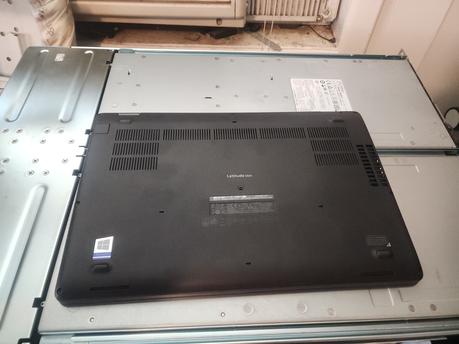 Dell Latitude 5501 15.6 Black FHD i5-9400H 2.5GHz 16GB 256GB SSD Good