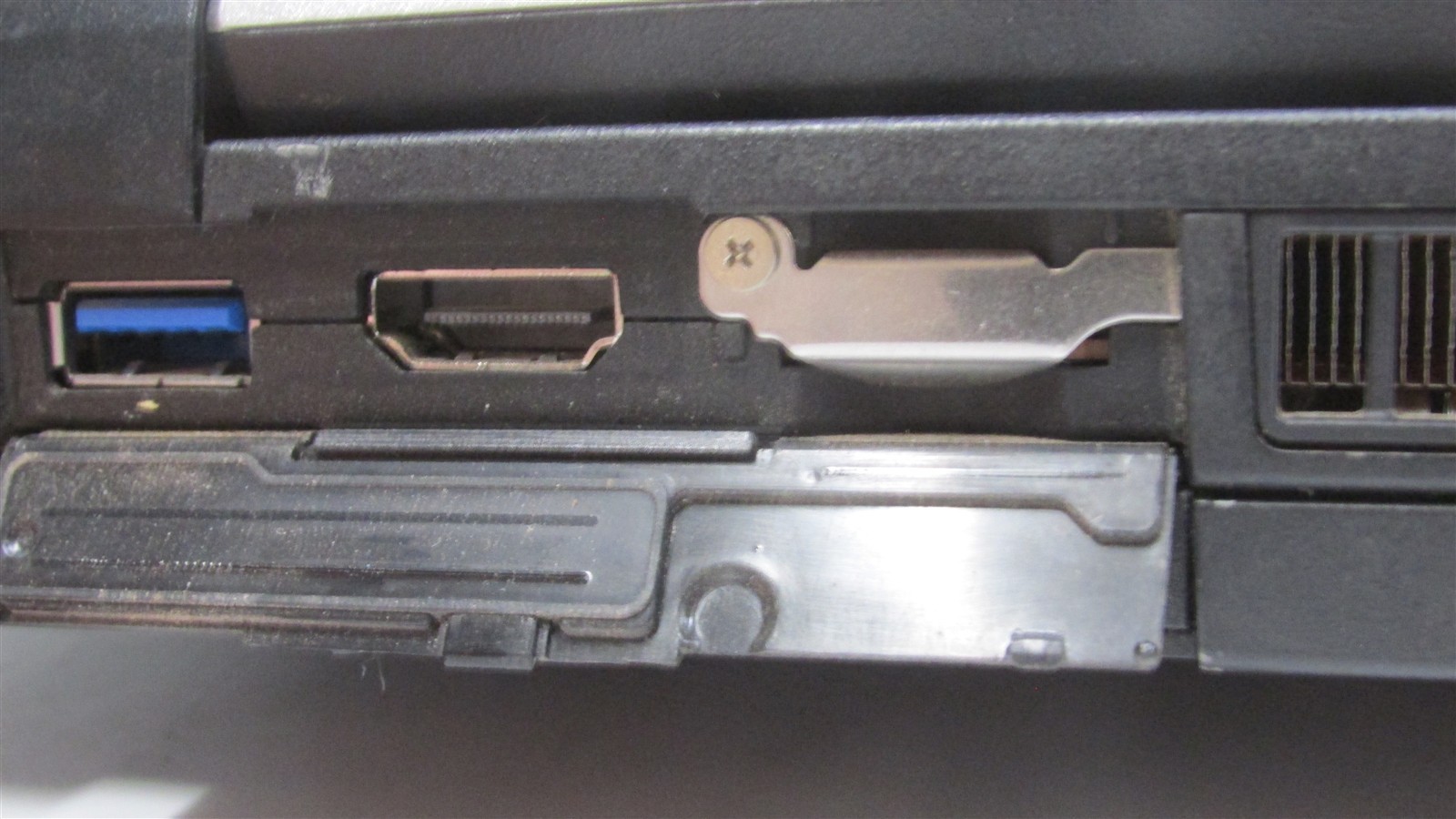 Panasonic Toughbook CF-54 MK3 i5-7300U 2.6GHz 8GB 500GB HDD 14″ W10P BIOS LK/DMG