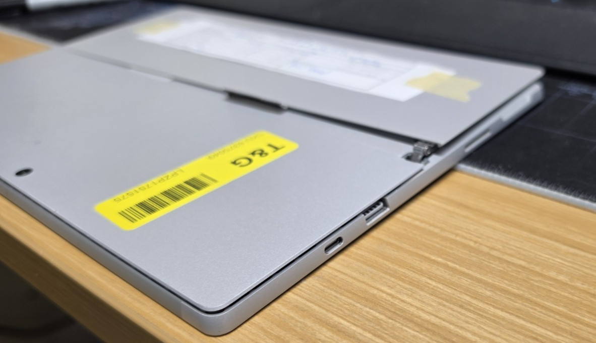 Microsoft Surface Pro 7+Plus – Intel i7-1165G7 – 16GB RAM 512GB SSD – SEE PICS