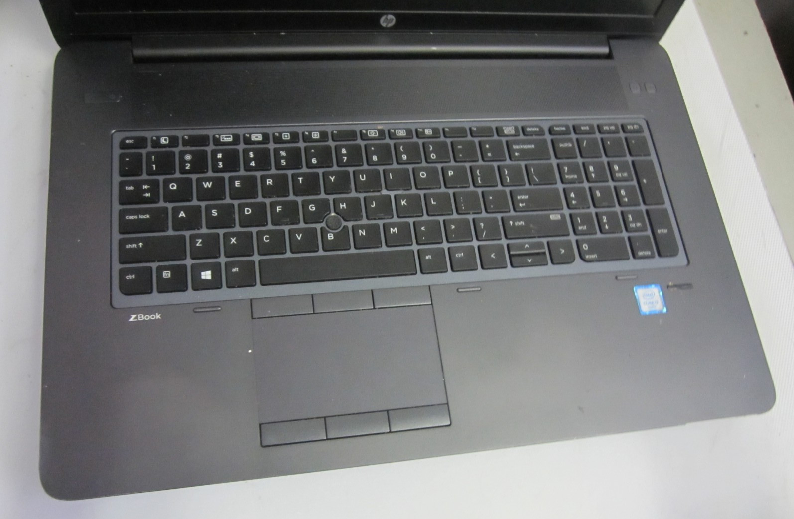 HP ZBook 17 G3 17.3″ i7-6700HQ 2.60GHz 16GB/256GB UBUNTU Laptop + AC NO BTRY