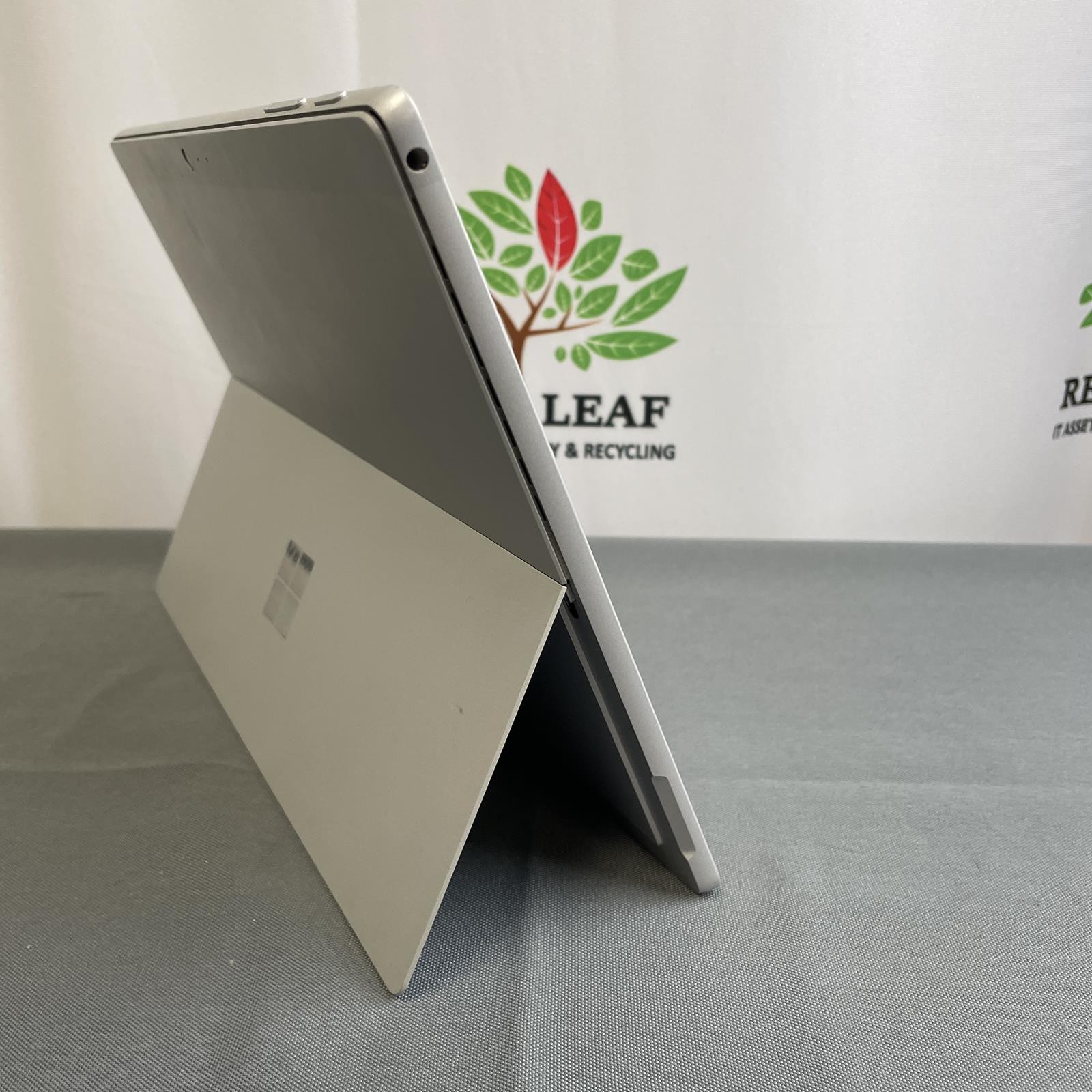 Microsoft Surface Pro 1807 12.3 in, Core i5-7300U, 8GB, 256GB NVMe, LTE (READ)
