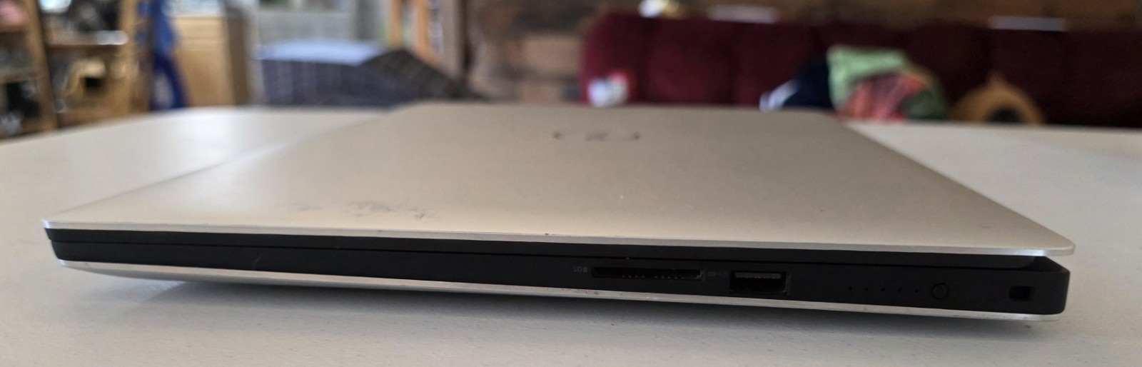 Dell XPS 15 7590 4k OLED i7-9750H 2.60GHz 40GB RAM 2TB SSD NVIDIA GTX 1650