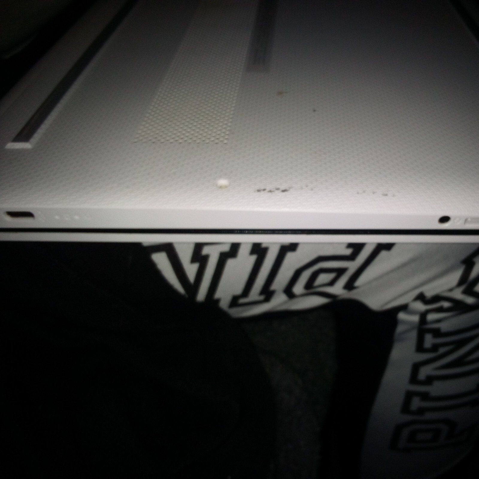 hp laptop 15dy2042nr Snow White(Busted Screen) But Comes With Monitor And HDMo