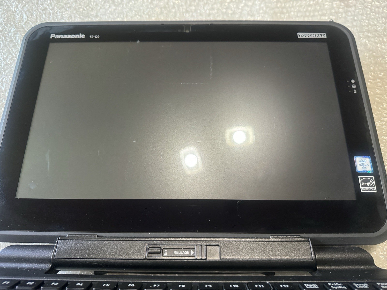 Panasonic TOUGHPAD FZ-Q2 12.5″ Core m5-6Y57 1.10GHz 256GB SSD 8GB RAM Win 10 Pro