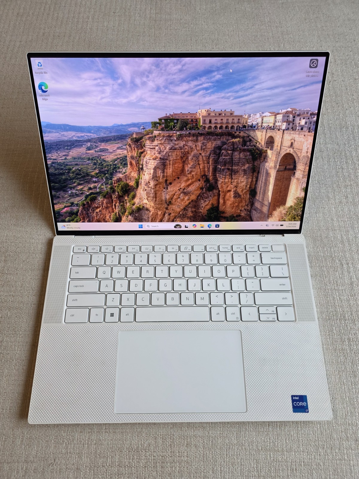 Dell XPS 15 9520 White 15.6″ 3.5K OLED Touch i7-12700H RTX 3050 8GB RAM 512G SSD