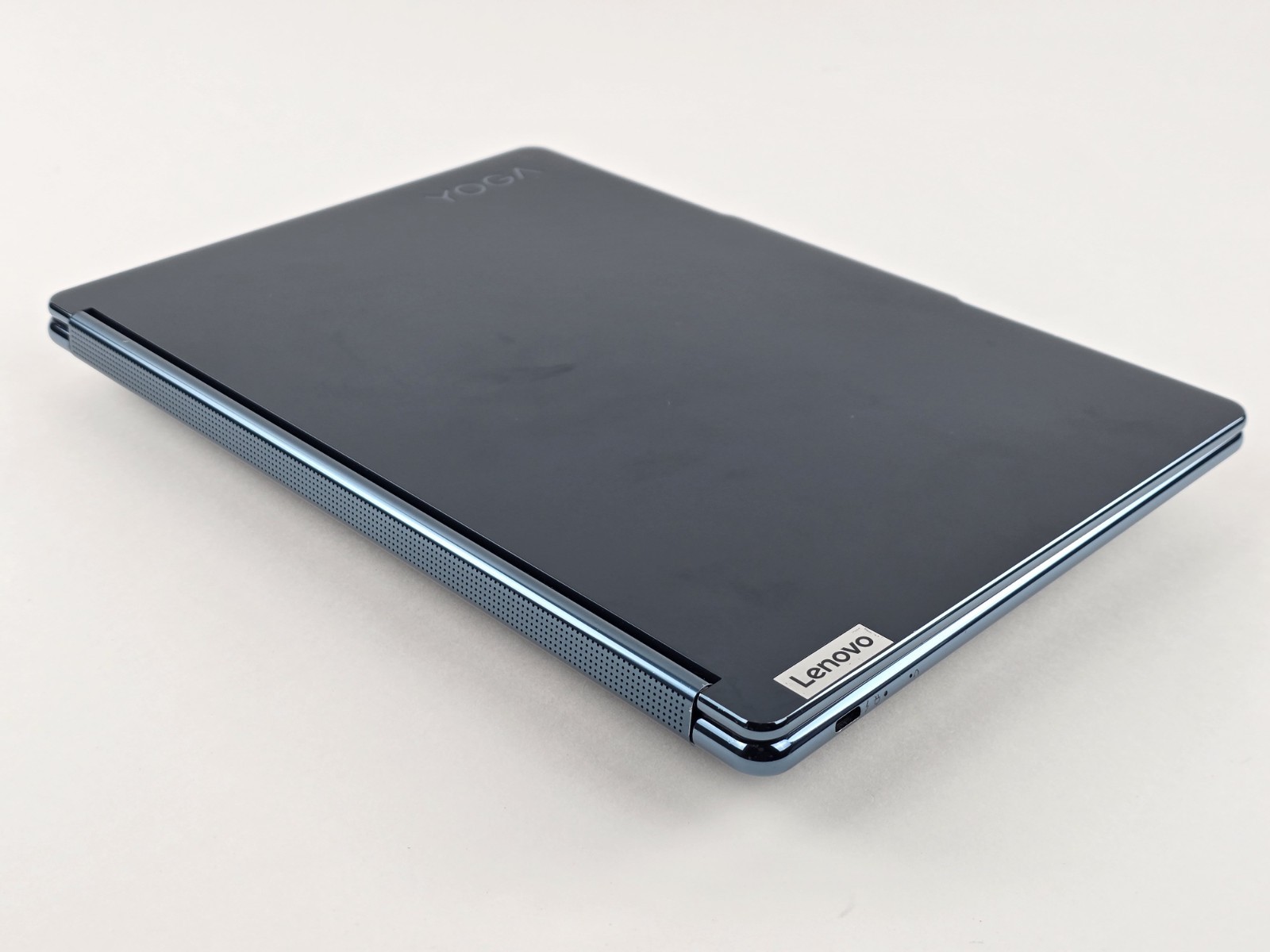 Lenovo Yoga Book 9i Dual 13.3″ 2.8K OLED Ultra 7 155U 16GB 1TB – Used READ