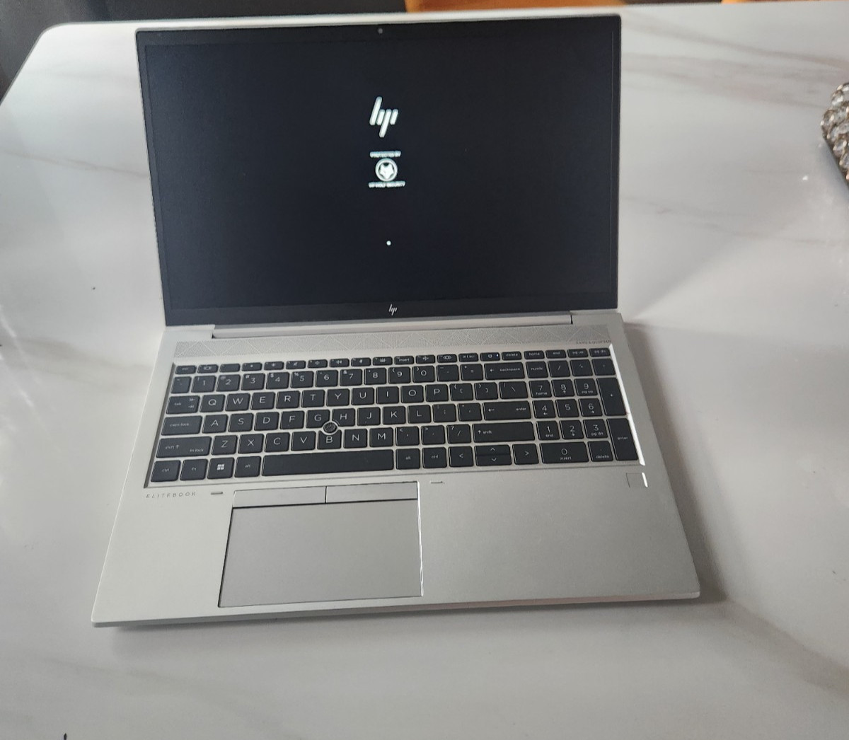 HP EliteBook 850 G8 15.6″ (Intel Core i5-1135G7, 256GB SSD, 16GB RAM) Laptop…