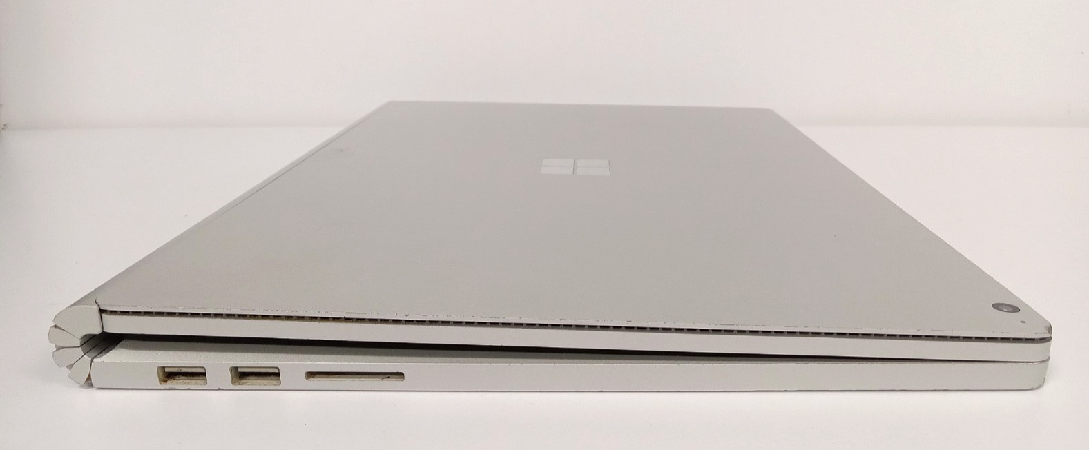 Microsoft Surface Book 2 1703 15″ (256GB SSD, i7 8th Gen, 16GB) -FOR PARTS, READ