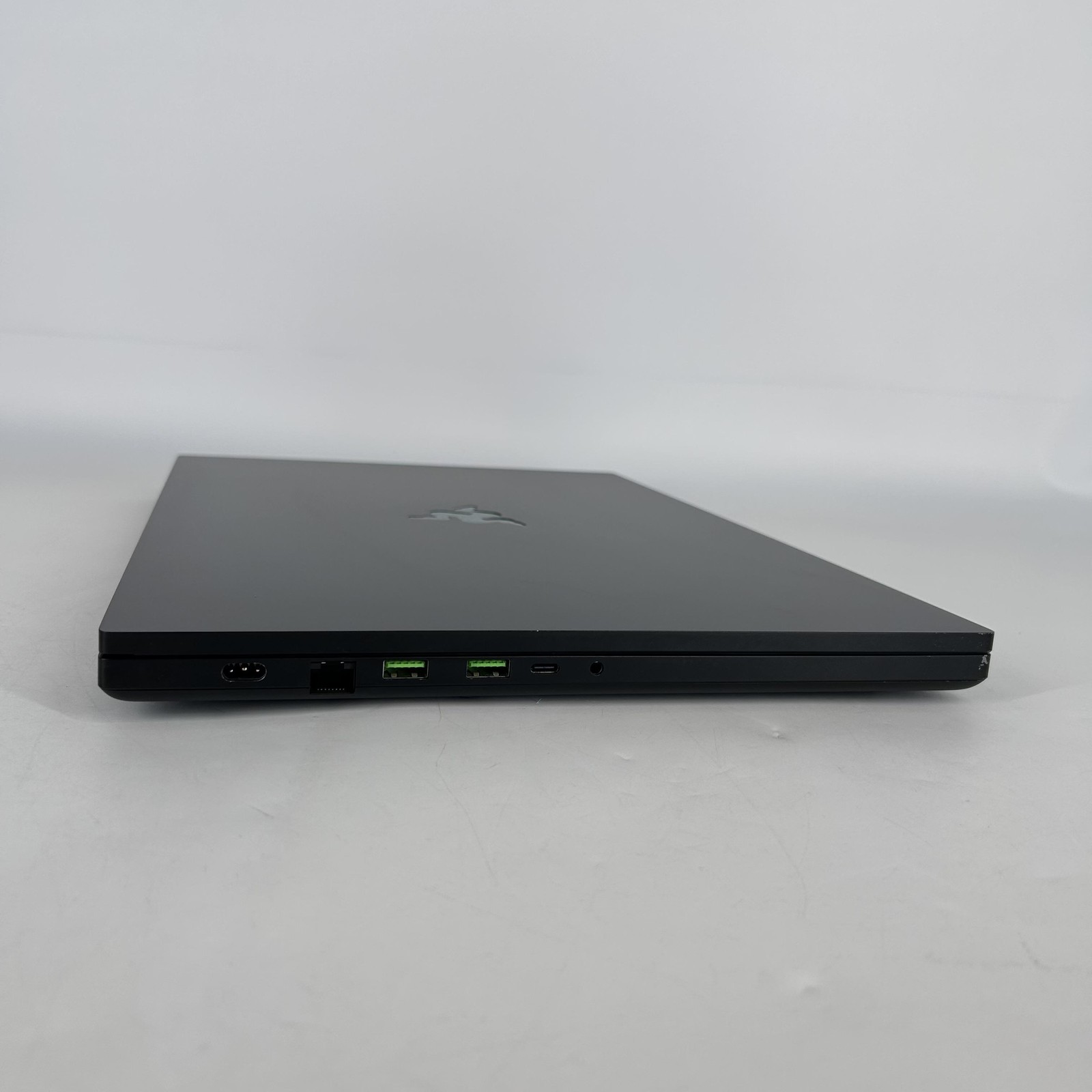 Razer Blade 18 240Hz QHD+ 2.2 GHz i9-13950HX 16GB 1TB SSD RTX 4060 Very Good