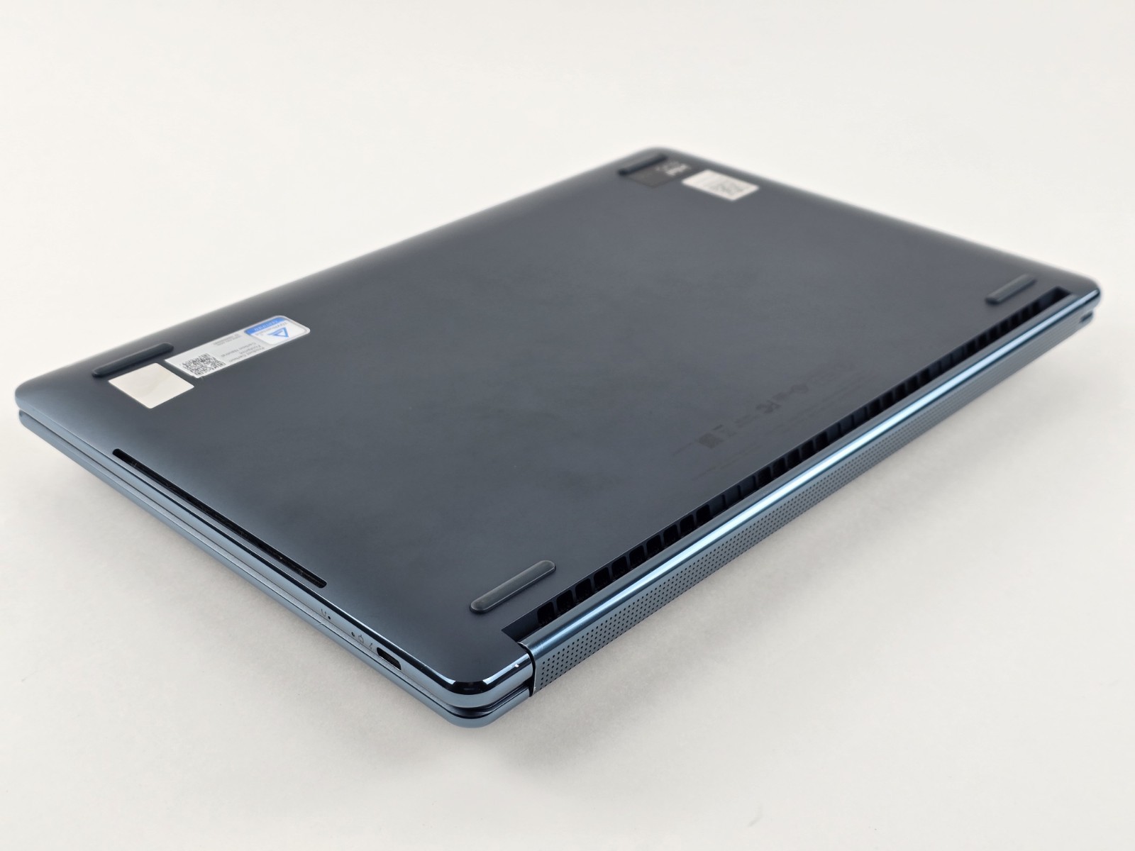 Lenovo Yoga Book 9i Dual 13.3″ 2.8K OLED Ultra 7 155U 16GB 1TB – Used READ