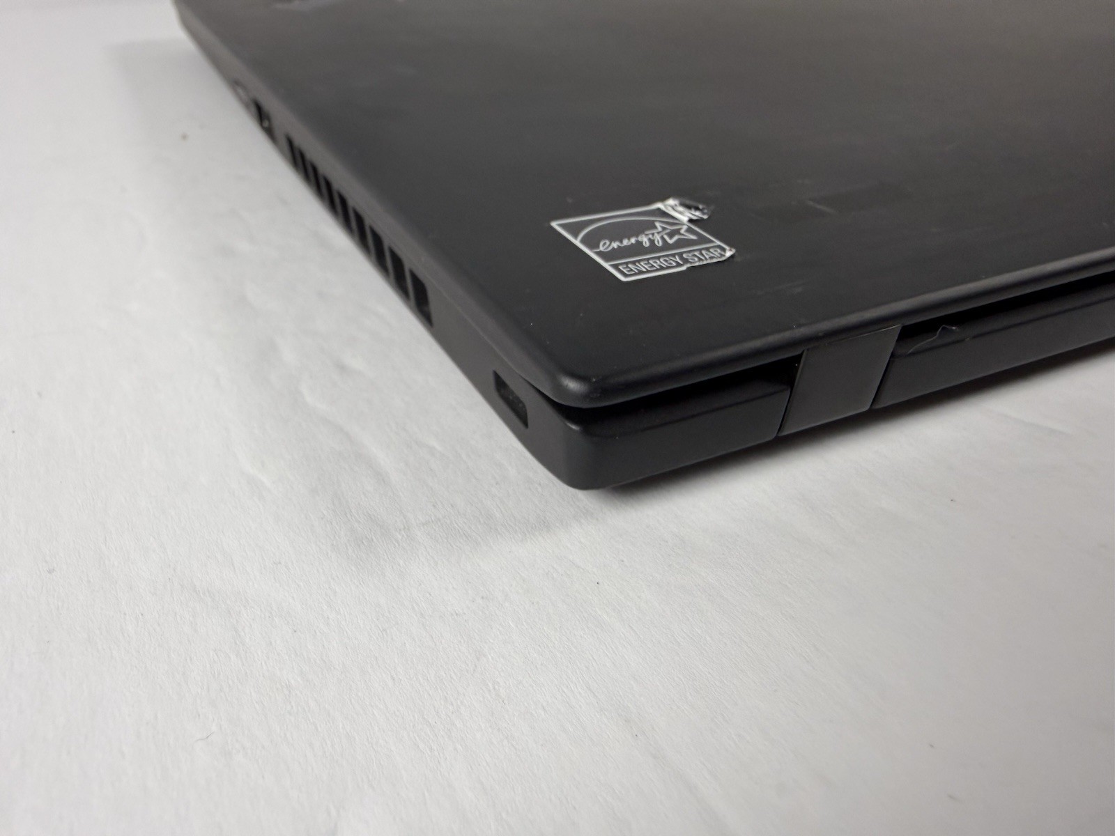 Lenovo ThinkPad X1 Carbon Gen 8 14″ i7-10610U 1.8Ghz 16GB RAM 512GB SSD WIN 11