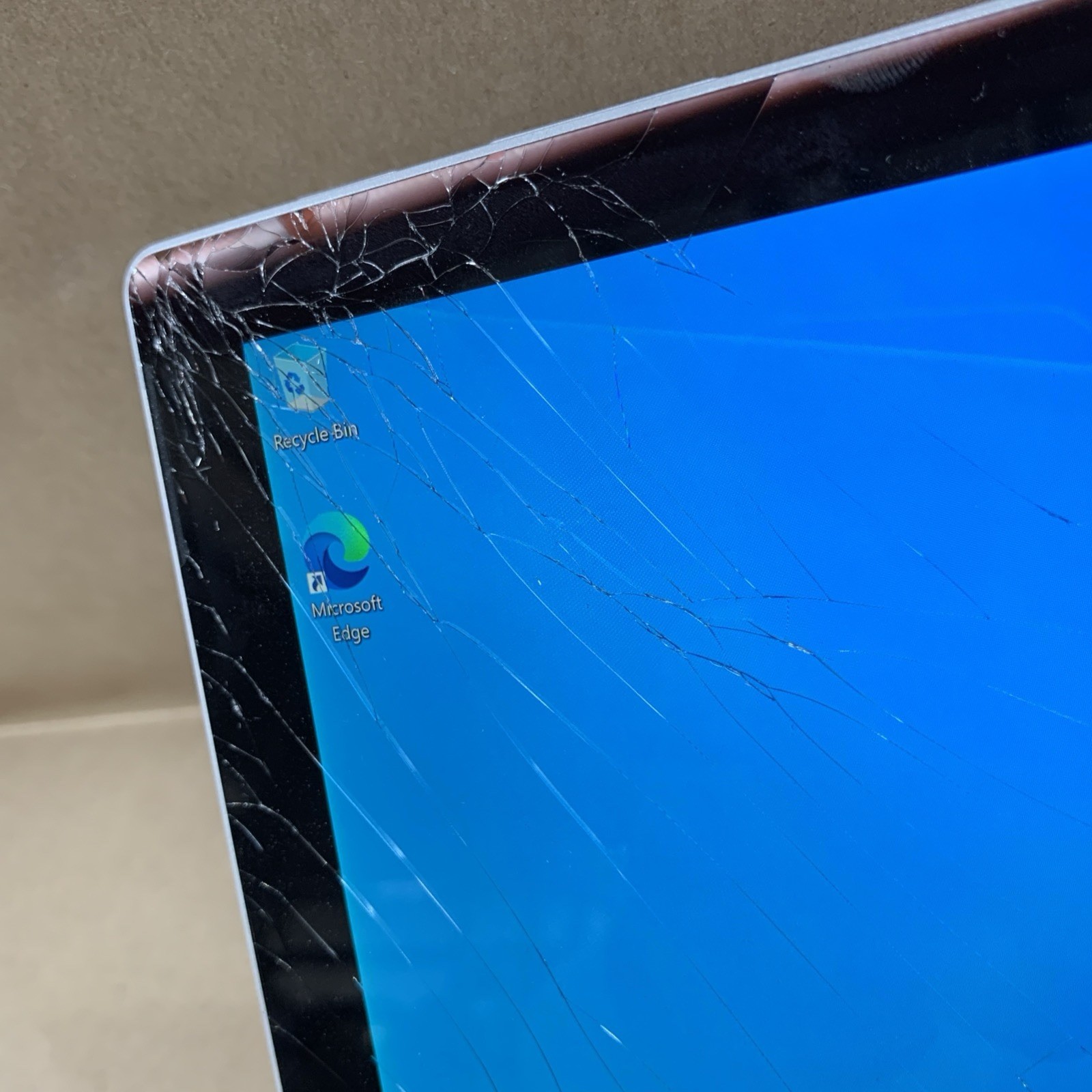 Microsoft Surface Pro 5 1807, Core i5-7300U @ 2.3GHz, 8GB RAM, 256GB SSD, W10P