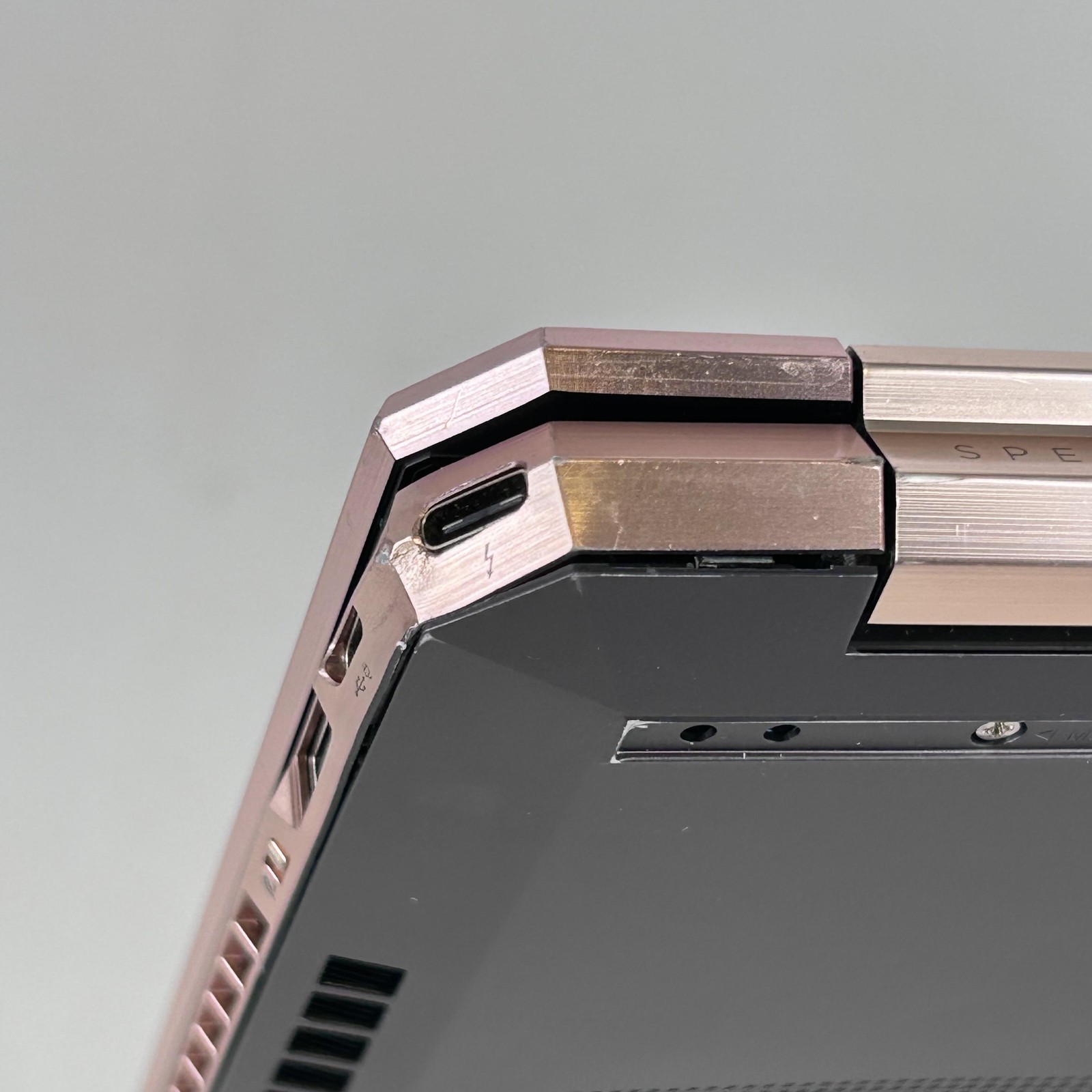 HP Spectre 15 x360 4K TOUCH i7-8565U 1.80GHz 16GB 1TB SSD MX150 – Bad Battery