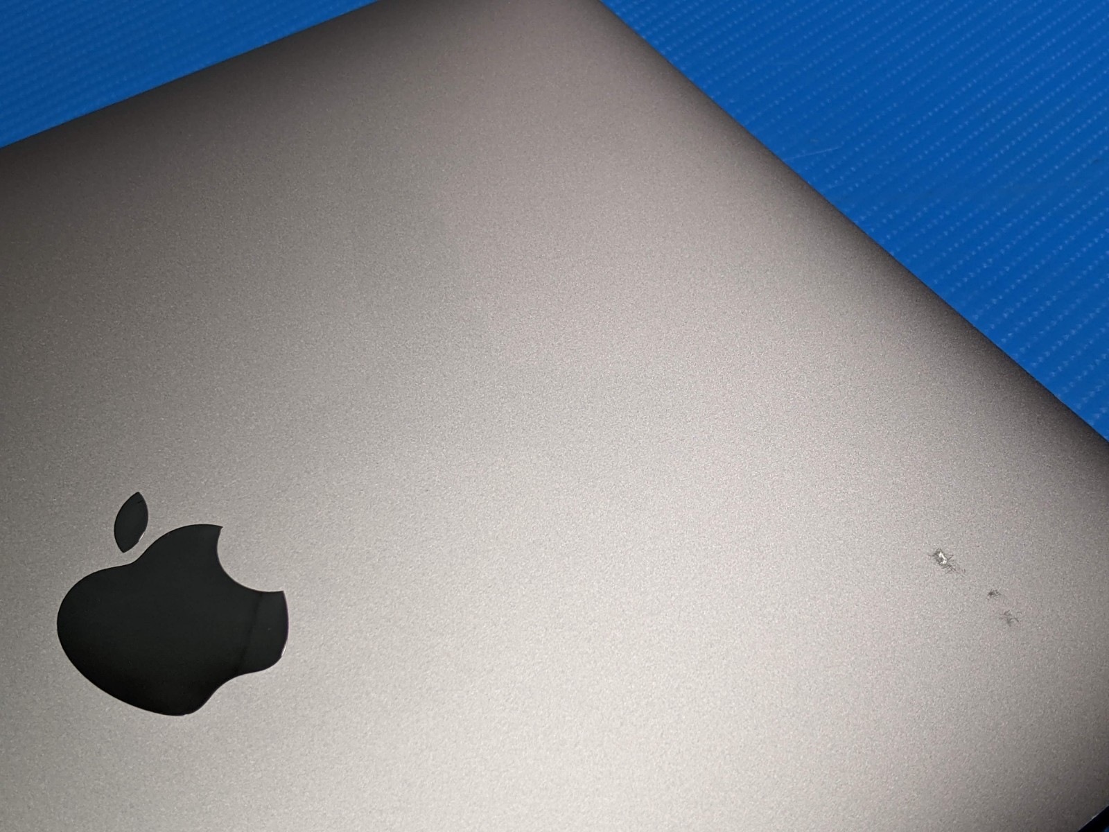 Apple MacBook Pro (2020) 13.3″ A2338 M1 8CPU/8GPU 3.2GHz 8GB 256GB MYDA2LL/A +PA