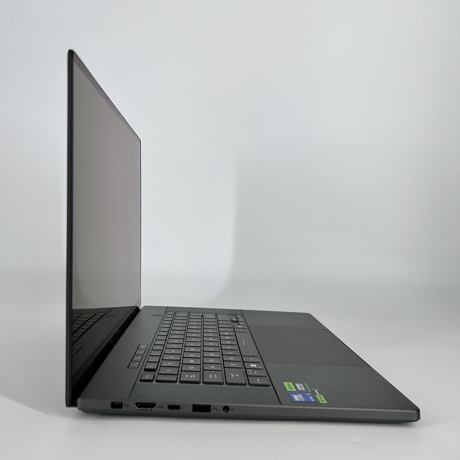 Asus ROG Zephyrus G16 GU605 16 240Hz QHD+ 2.9GHz Ultra 9 285H 32GB 2TB RTX 5080