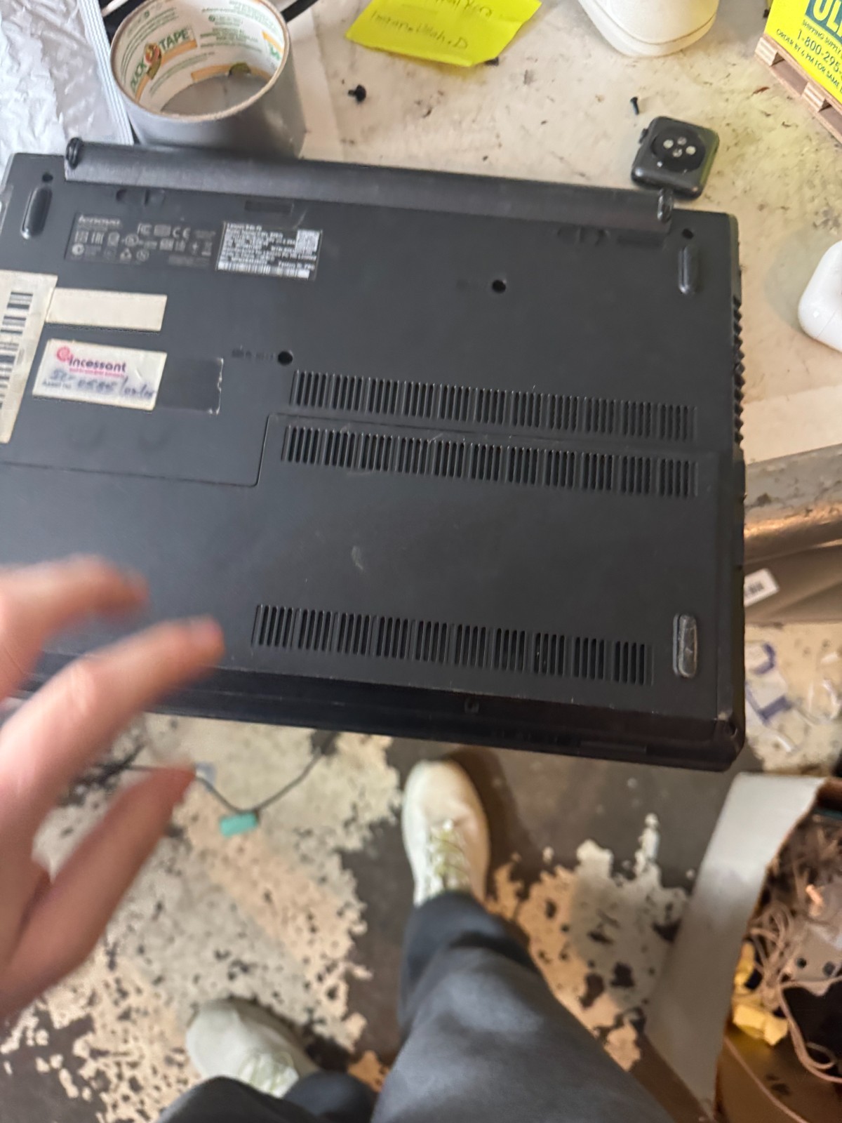 Lenovo ThinkPad E40 i3 4th Gen Boots Missing Bottom Cover Keyboard Issue Parts
