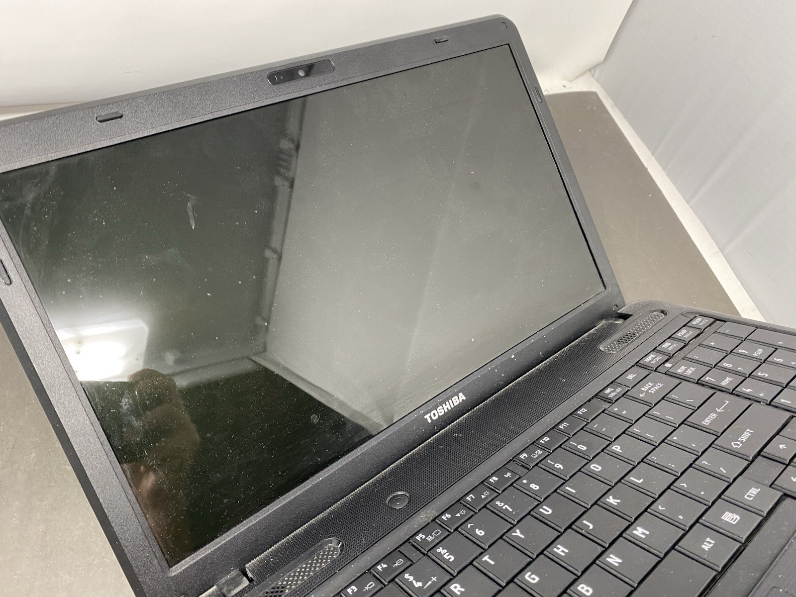 Toshiba Satellite C655 Laptop, Battery Needs Replacing