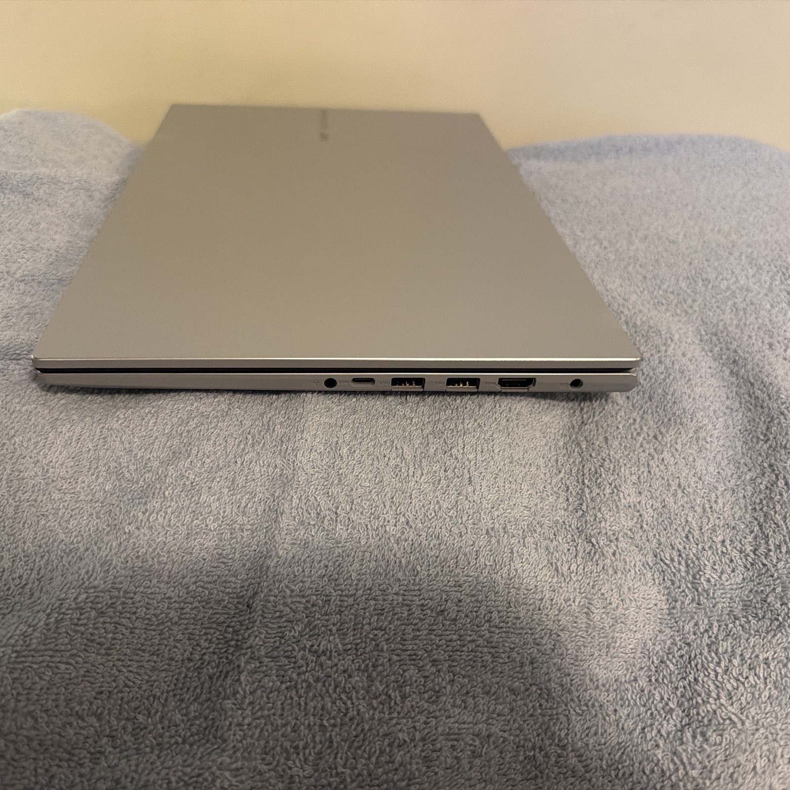 asus vivobook 15 F1504v