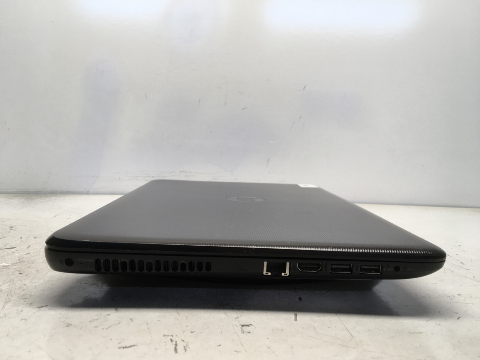 HP 15-BA009DX AMD A6-7310 2000MHz 4 GB NO HDD No Batt