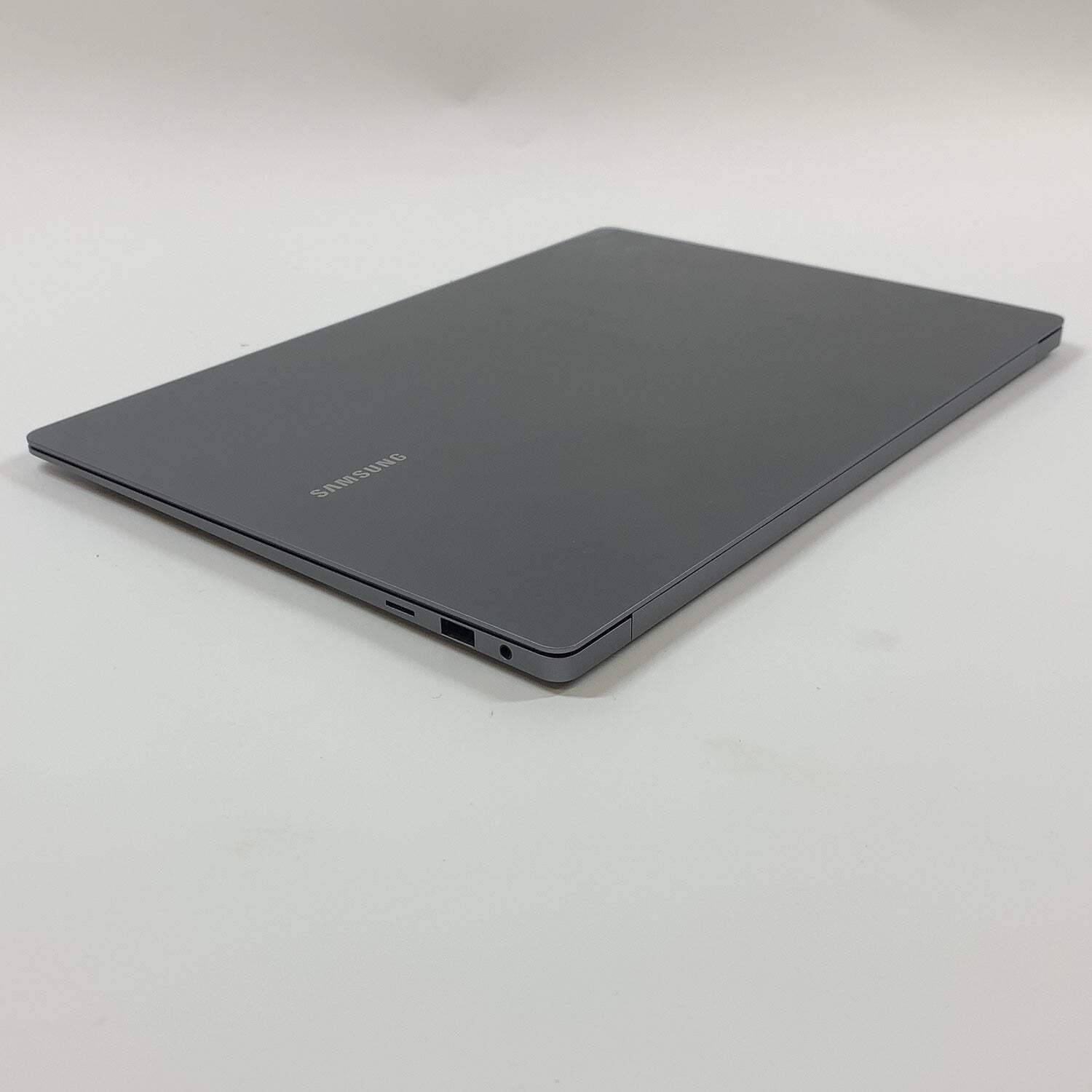 Samsung Galaxy Book5 Pro NP960XHA 16″ Core Ultra 7 258V 2.2GHz 32GB RAM 1TB SSD