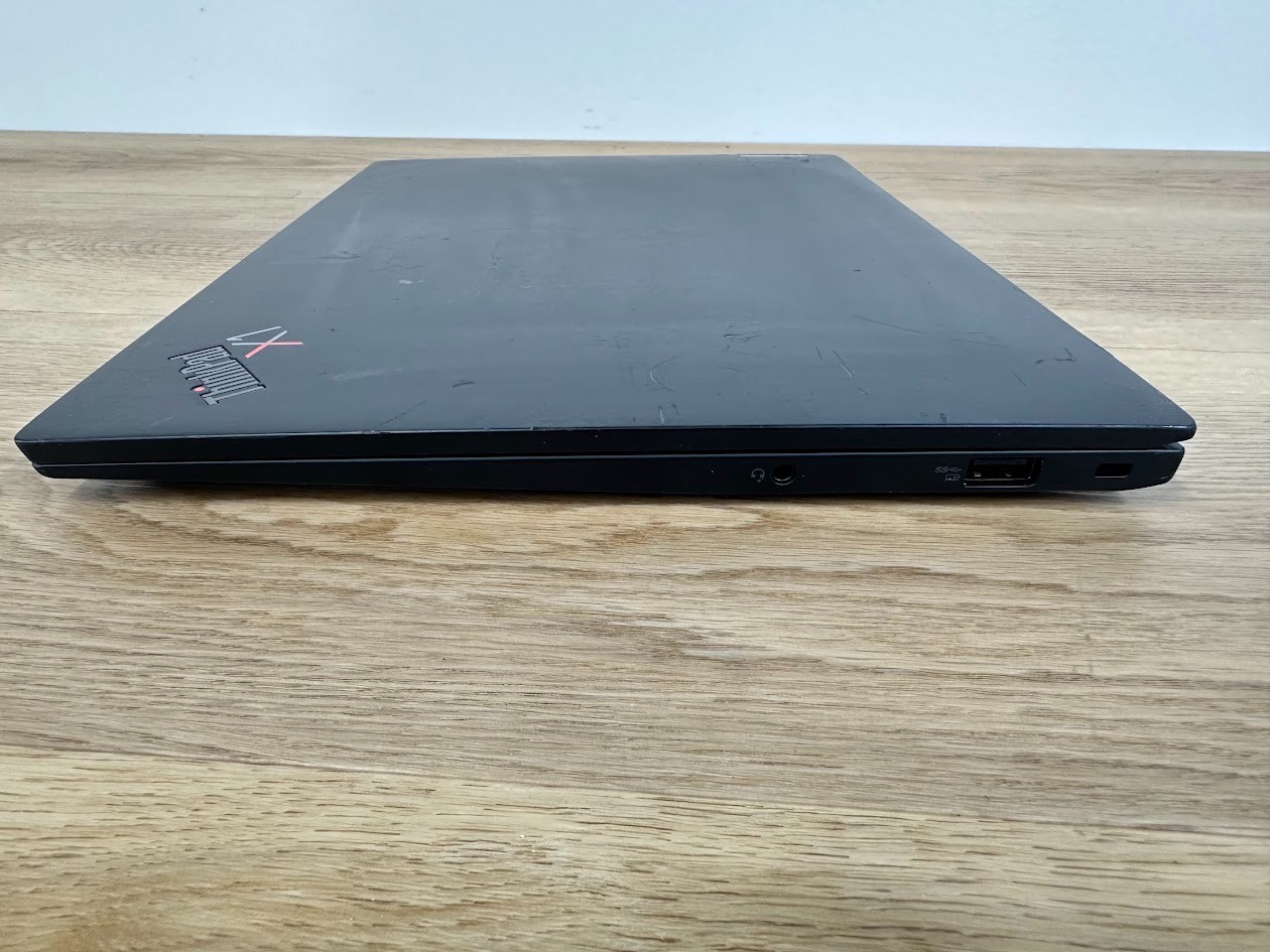 Lenovo ThinkPad X1 Carbon Gen 10, Core i7 1270P, 16GB LPDDR5 Iris Xe, 512 GB SSD